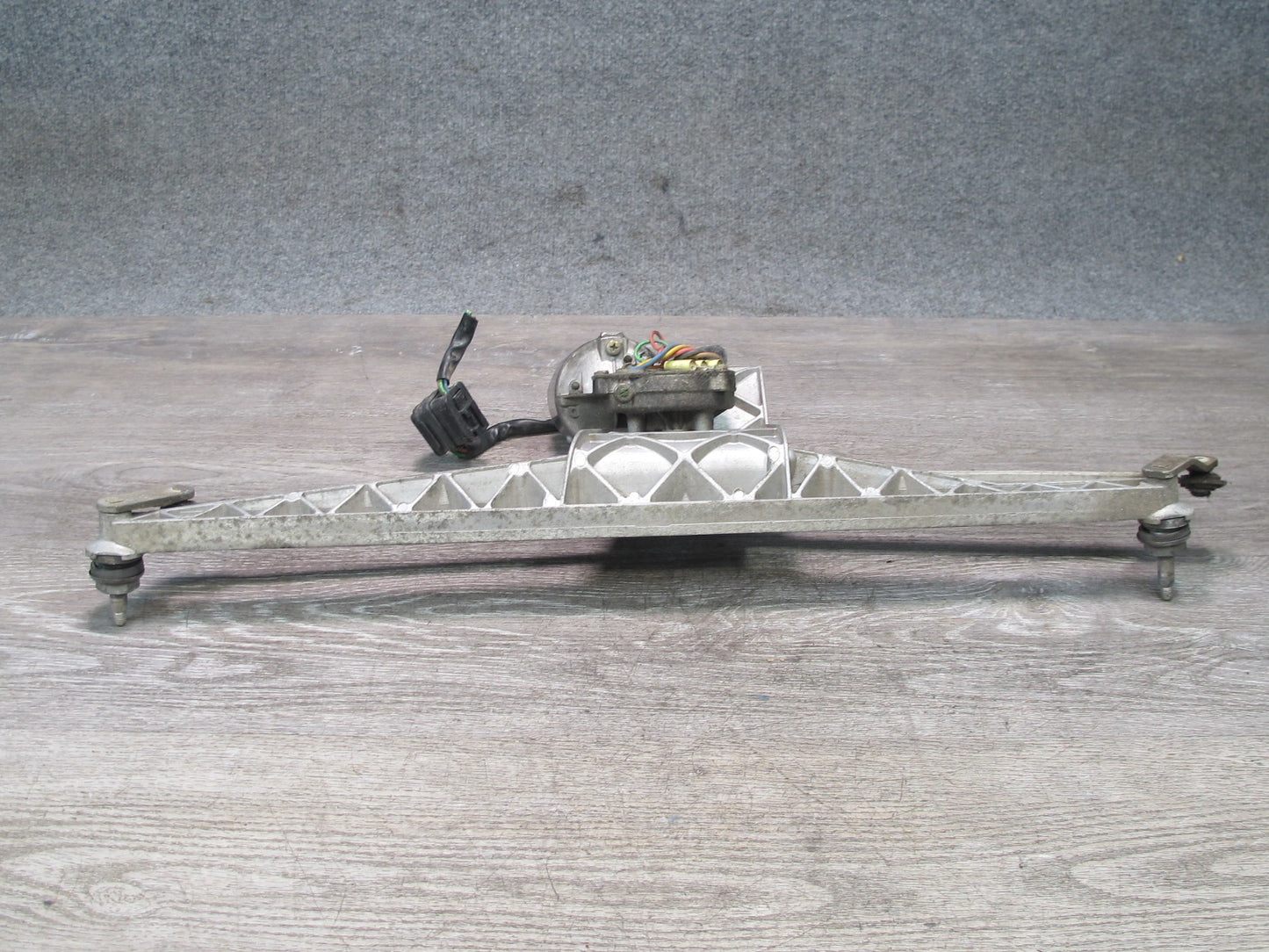 1984-1986 Porsche 928 S Front Windshield Wiper Transmission Linkage w Motor