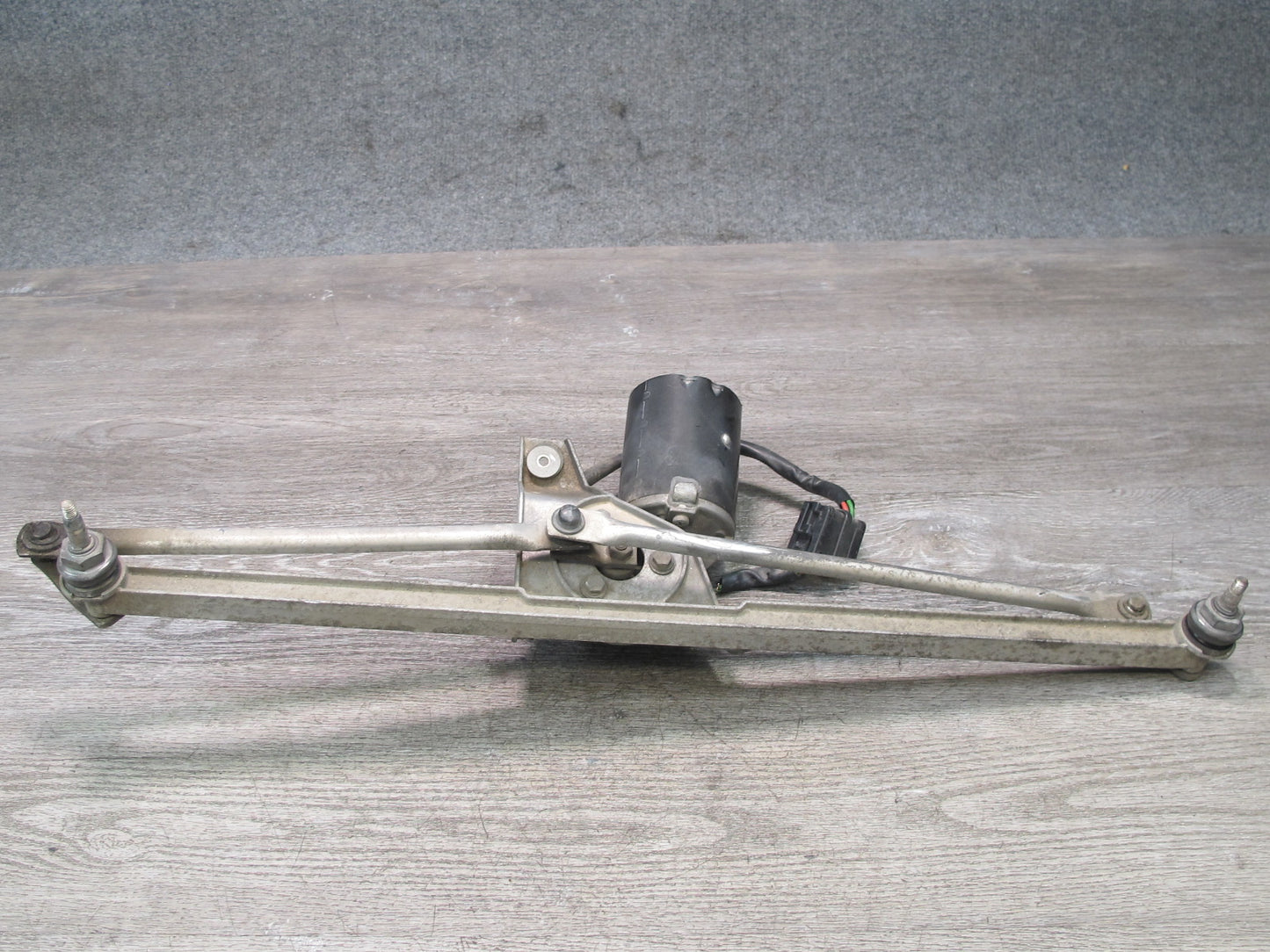 1984-1986 Porsche 928 S Front Windshield Wiper Transmission Linkage w Motor