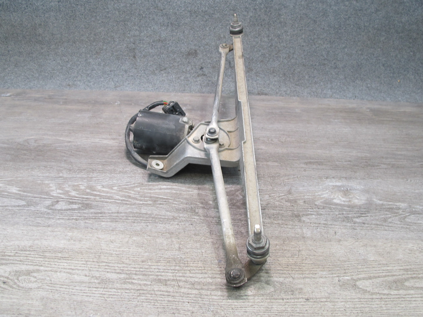 1984-1986 Porsche 928 S Front Windshield Wiper Transmission Linkage w Motor