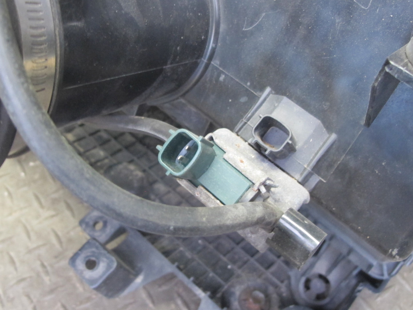 04-08 Mazda RX8 A/T Air Cleaner Filter Box w Hose & Resonator Assembly OEM