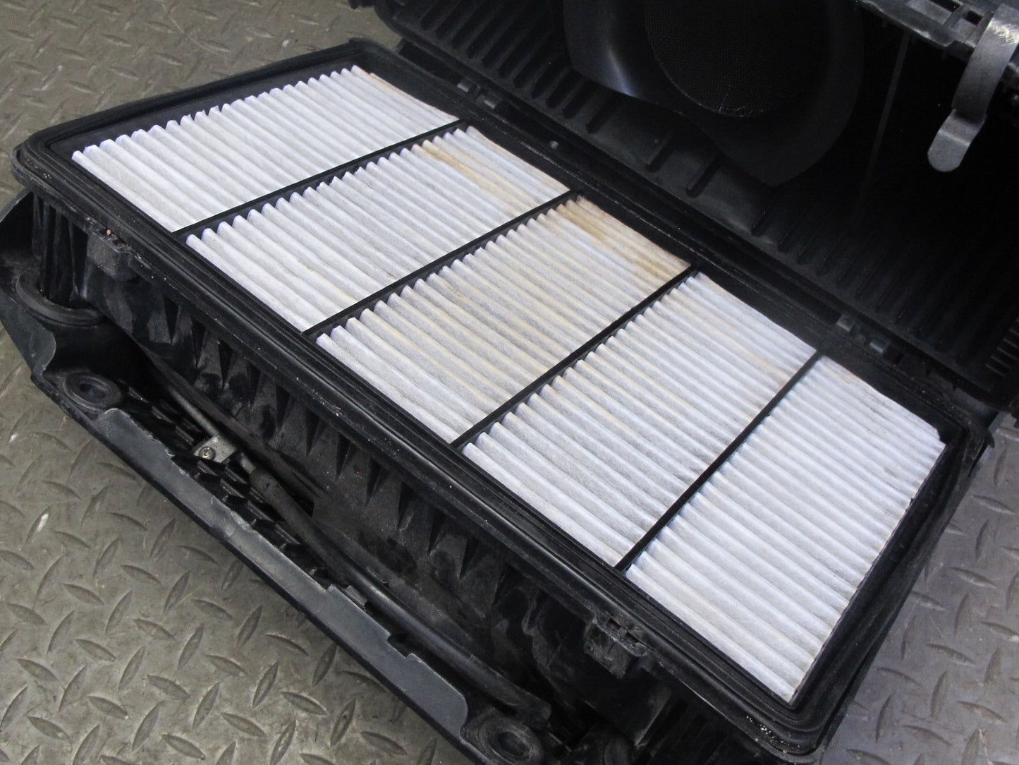 04-08 Mazda RX8 A/T Air Cleaner Filter Box w Hose & Resonator Assembly OEM