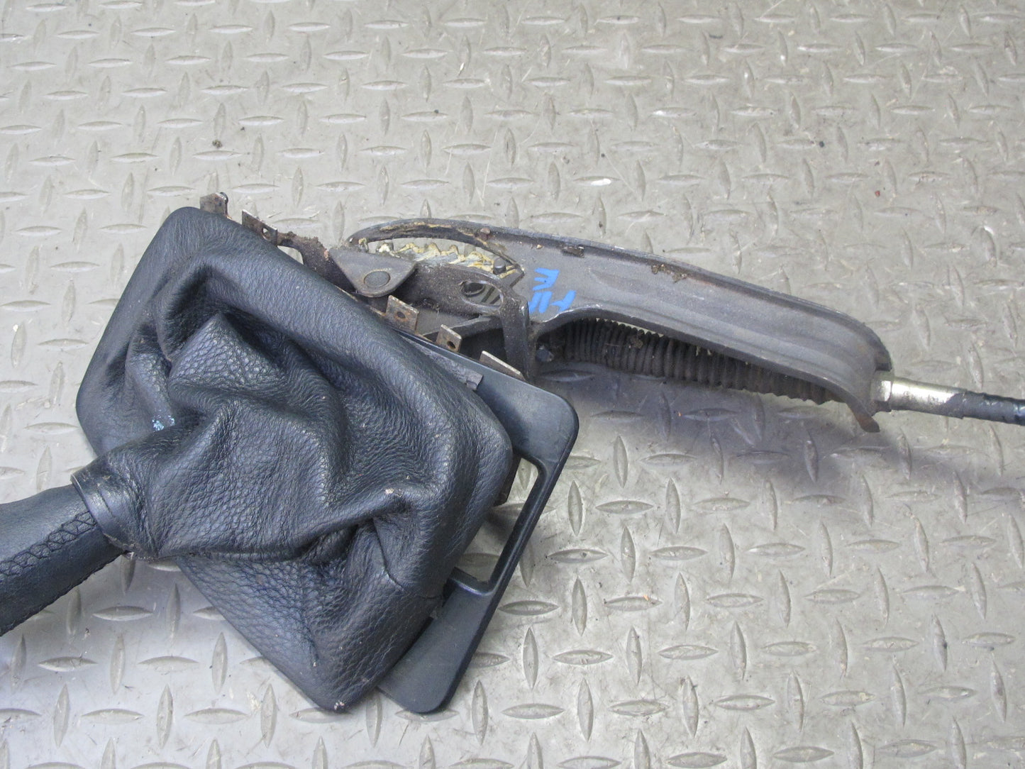 1985 Porsche 928 S A/T Automatic Transmission Gear Shifter w Cable Assembly