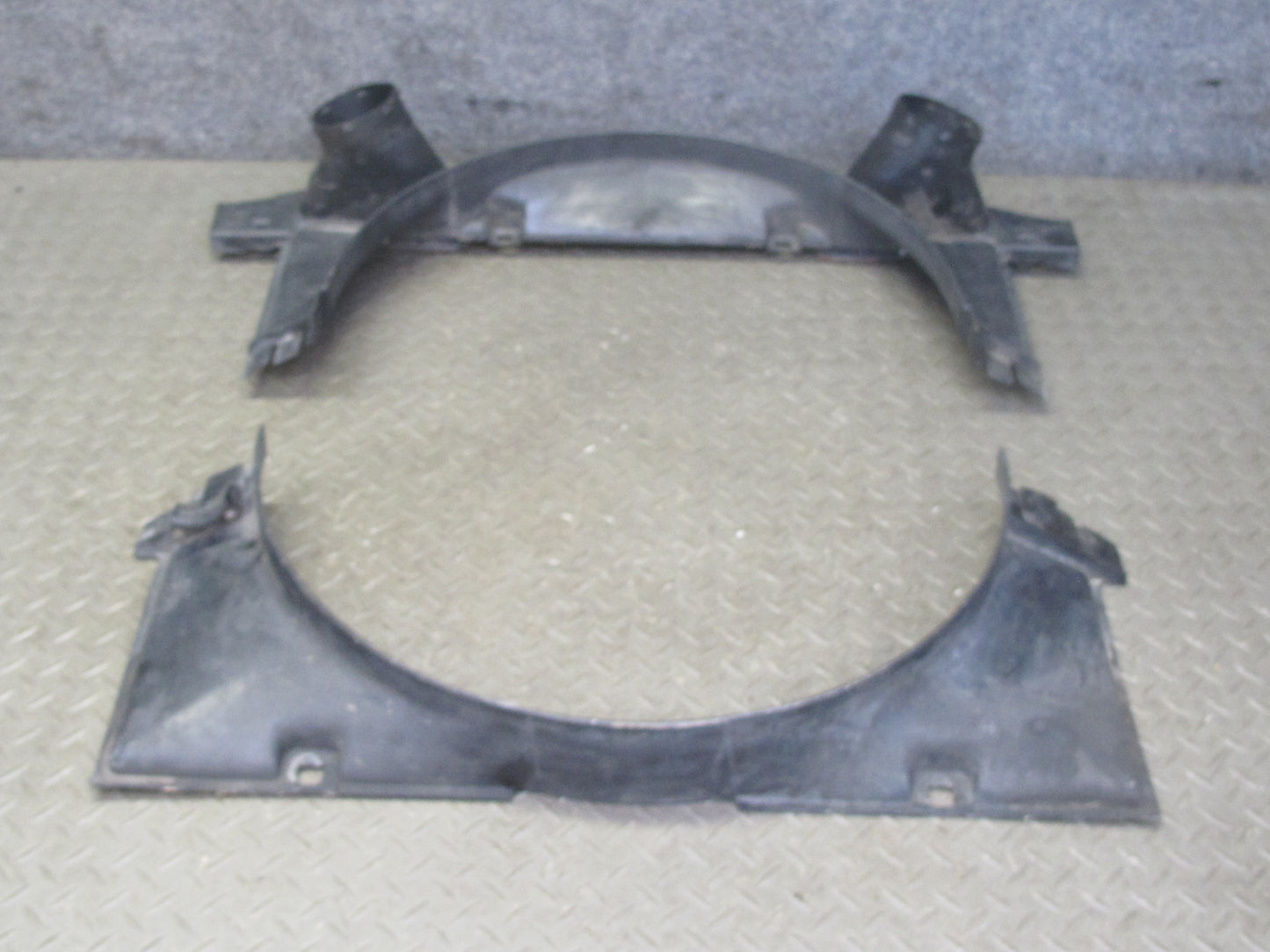 1984-1986 Porsche 928 S Engine Motor Radiator Cooling Fan Shroud