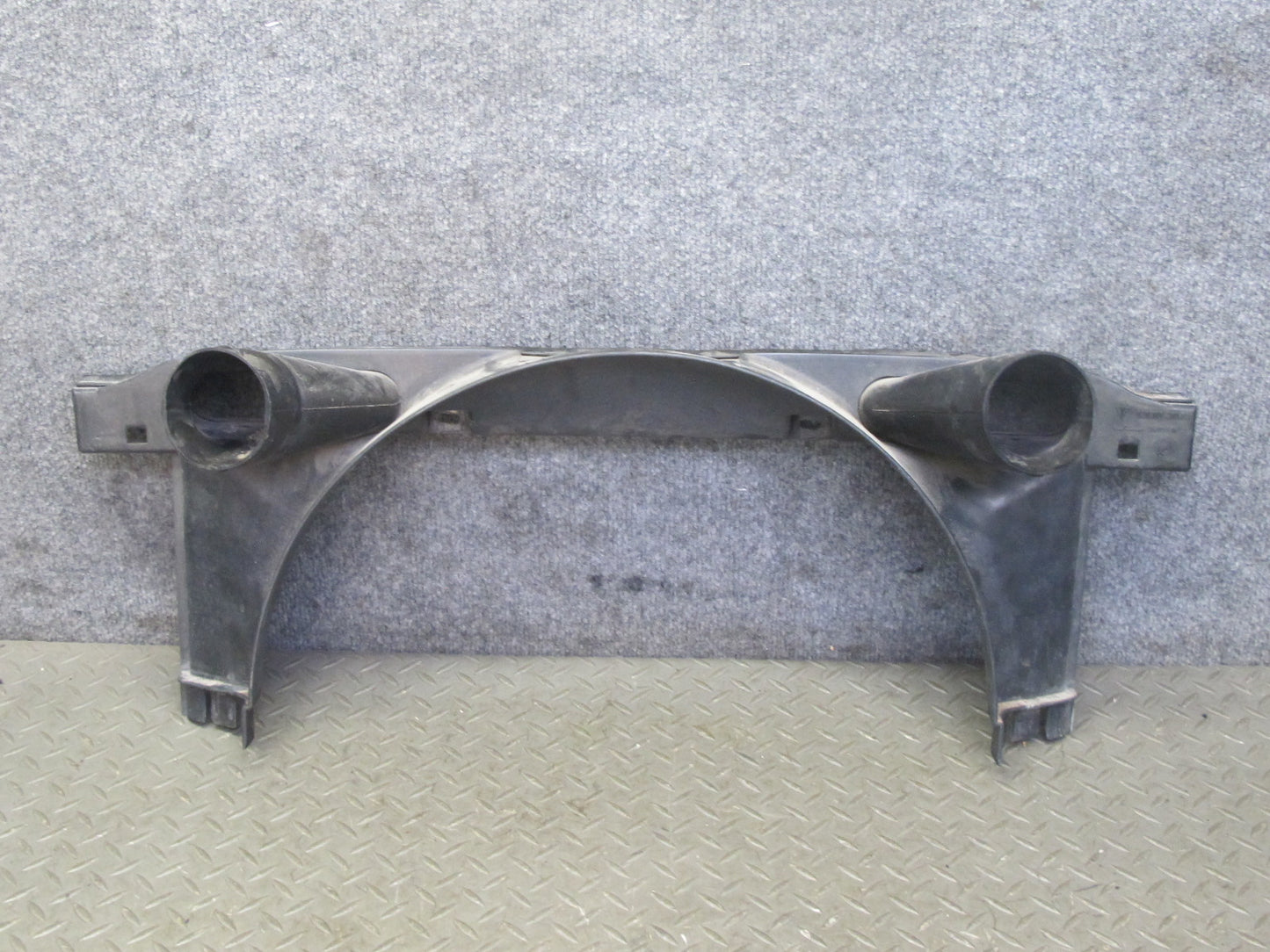 1984-1986 Porsche 928 S Engine Motor Radiator Cooling Fan Shroud