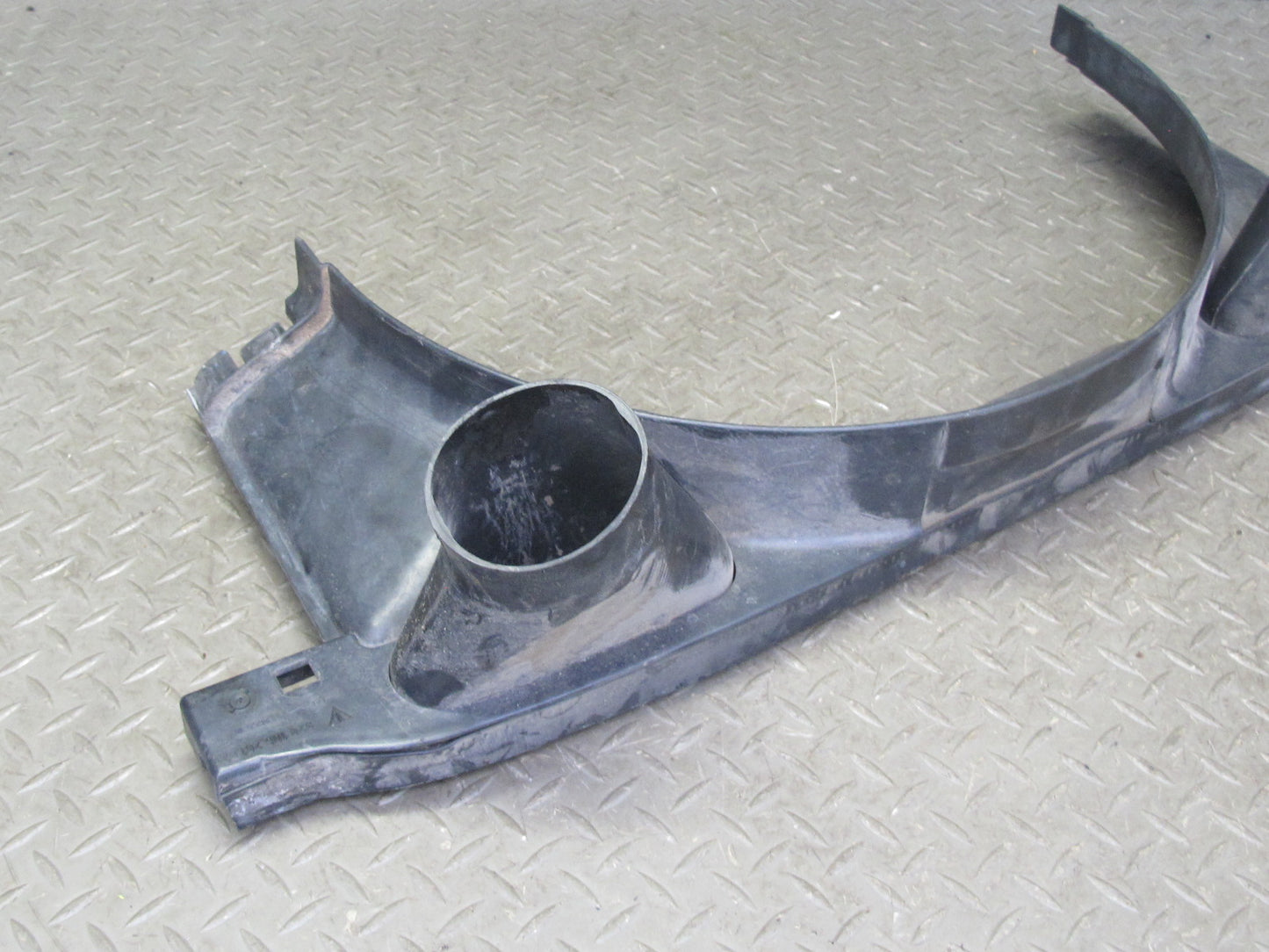 1984-1986 Porsche 928 S Engine Motor Radiator Cooling Fan Shroud