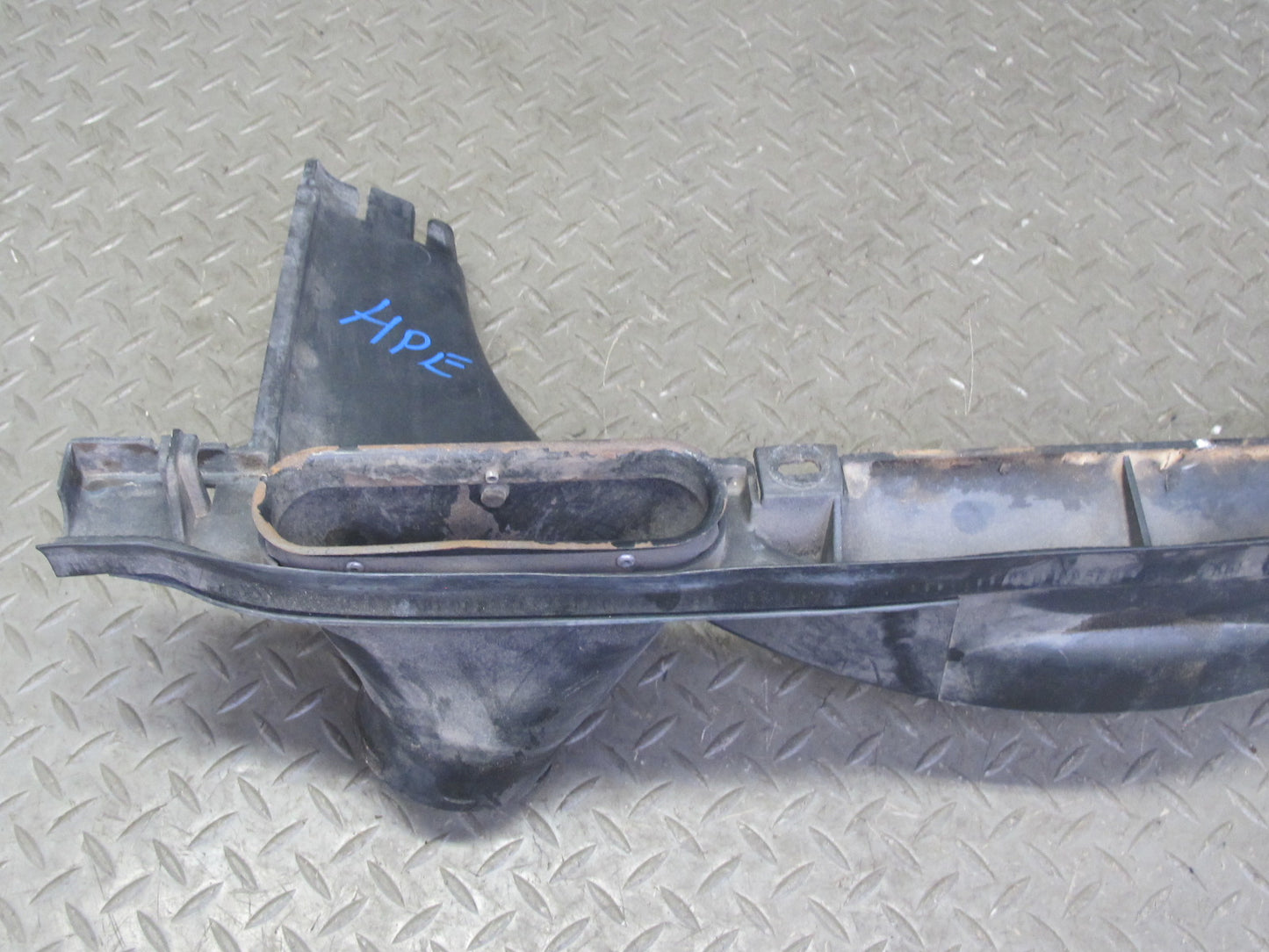 1984-1986 Porsche 928 S Engine Motor Radiator Cooling Fan Shroud
