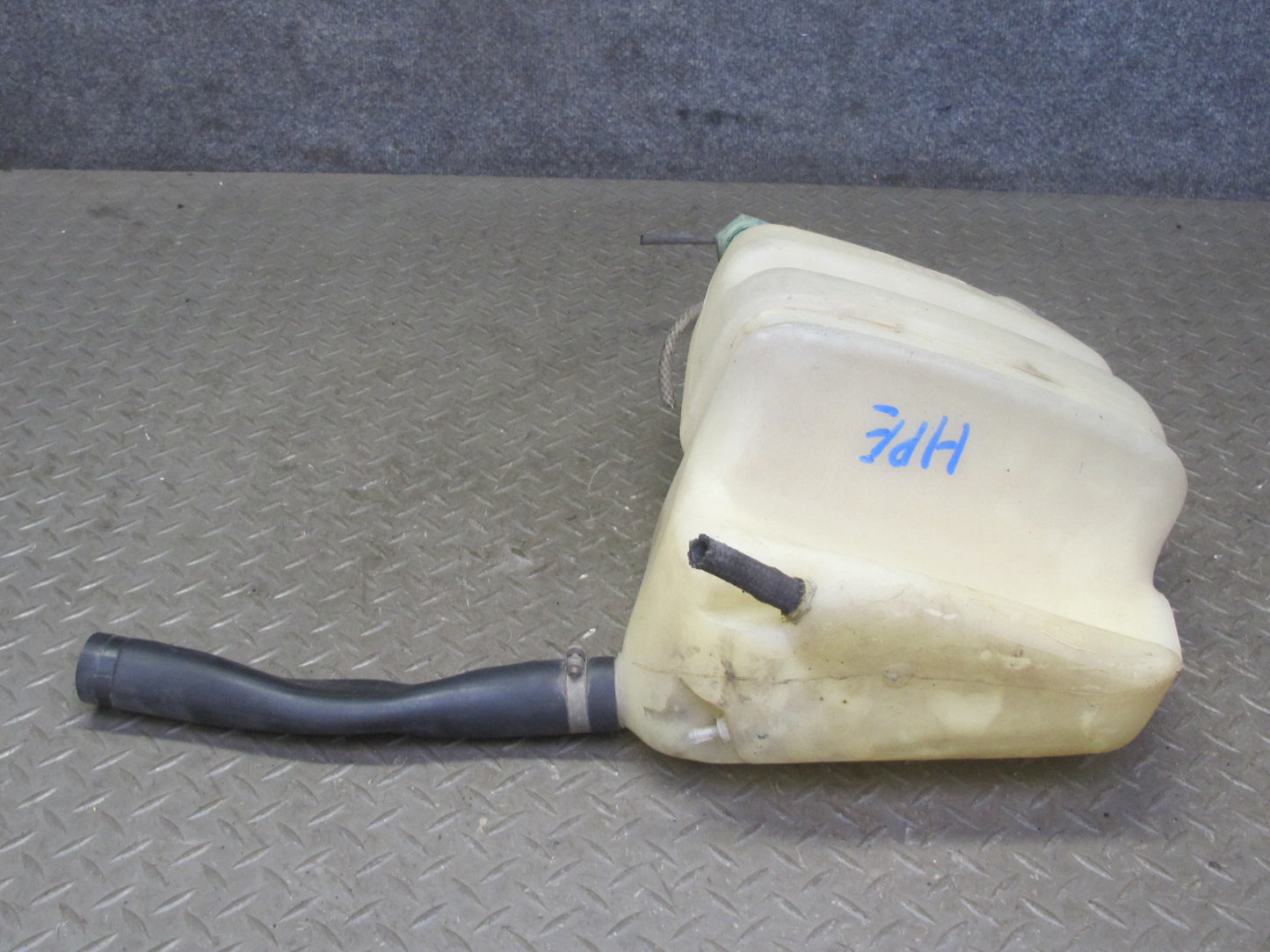 1984-1986 Porsche 928 S Windshield Washer Fluid Reservoir Tank w Pump