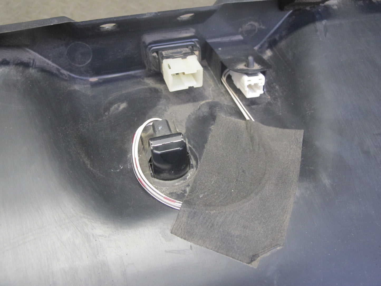 07-09 Nissan 350Z Z33 Convertible Rear Floor Center Storage Compartment OEM