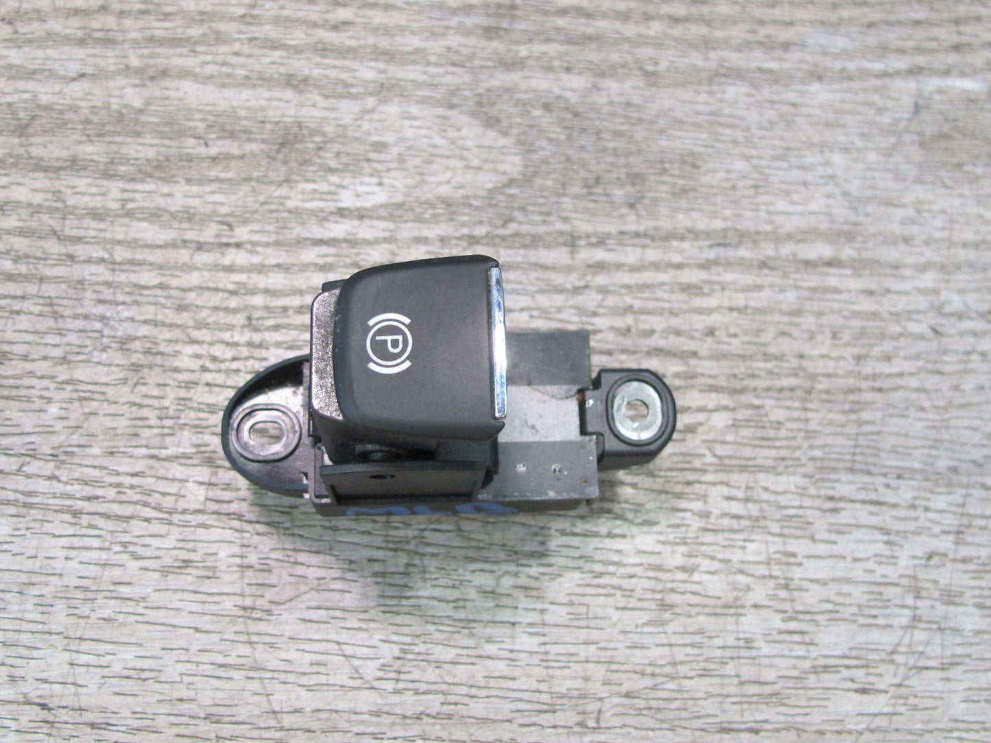 2017-2020 Maserati Levante M161 Electronic Parking Button Switch 670044769