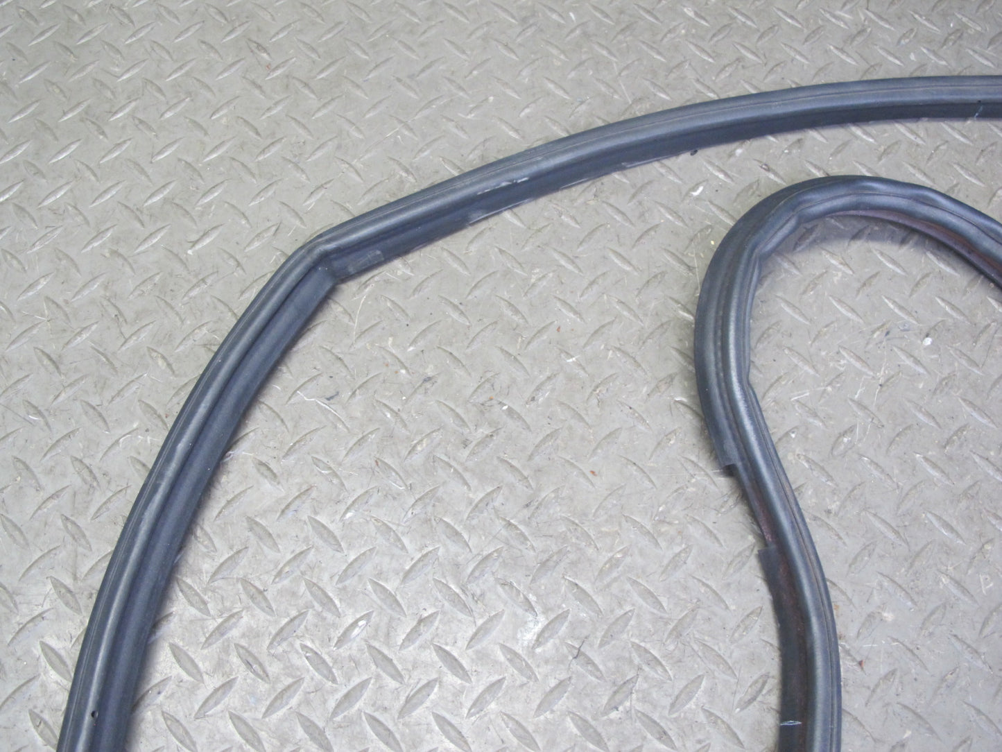 88-91 Mazda RX7 FC3S Convertible Rear Trunk Lid Weatherstrip Rubber Seal OEM