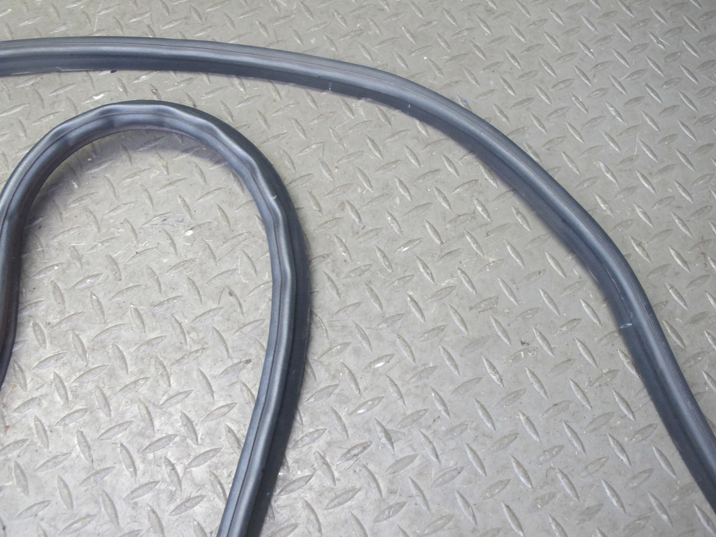 88-91 Mazda RX7 FC3S Convertible Rear Trunk Lid Weatherstrip Rubber Seal OEM