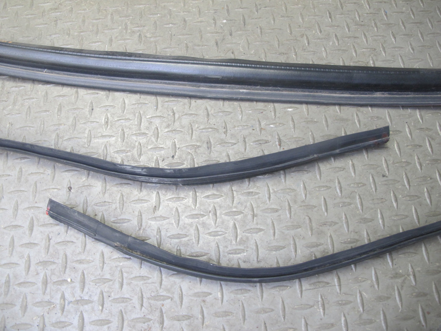 88-91 Mazda RX7 FC3S Convertible Front Windshield Weatherstrip Rubber Seal OEM