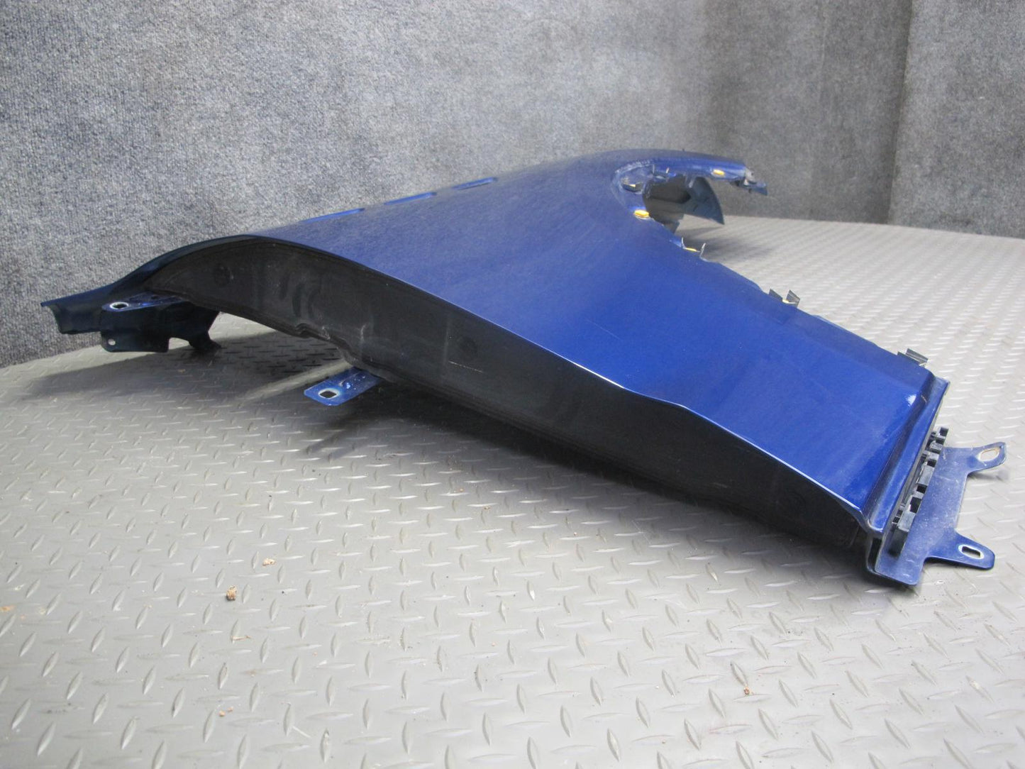 2017-2020 Maserati Levante M161 Front Right Side Fender Shell Cover Panel Blue