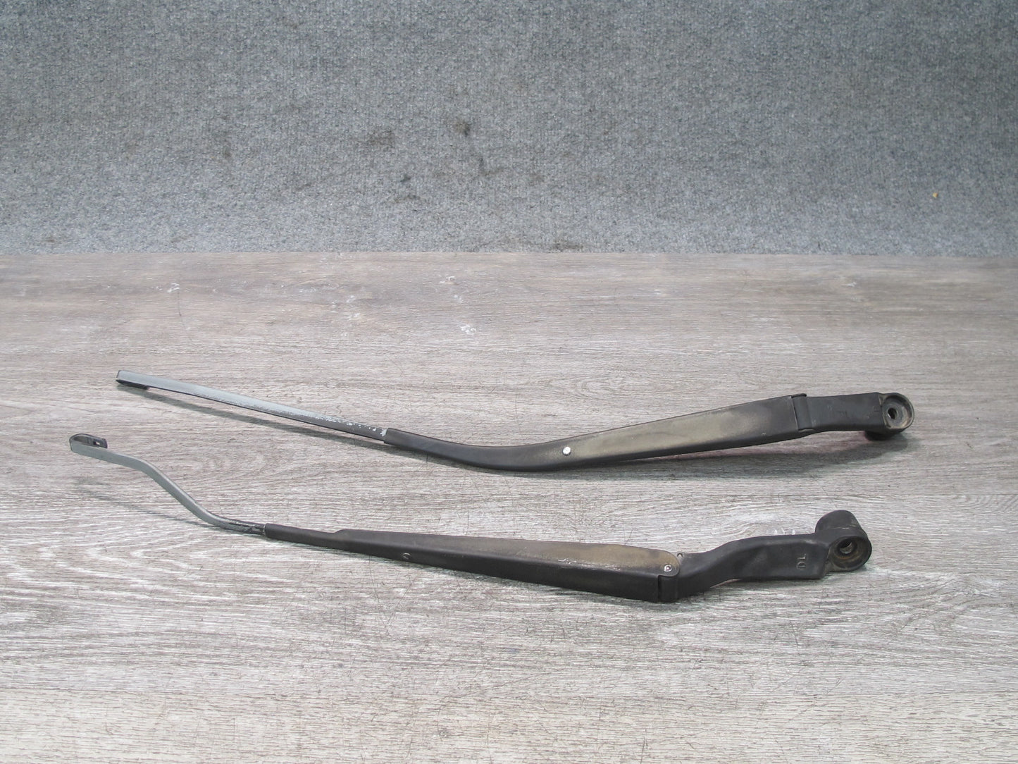 04-11 Mazda RX-8 Set of 2 Front Left & Right Windshield Wiper Arm OEM