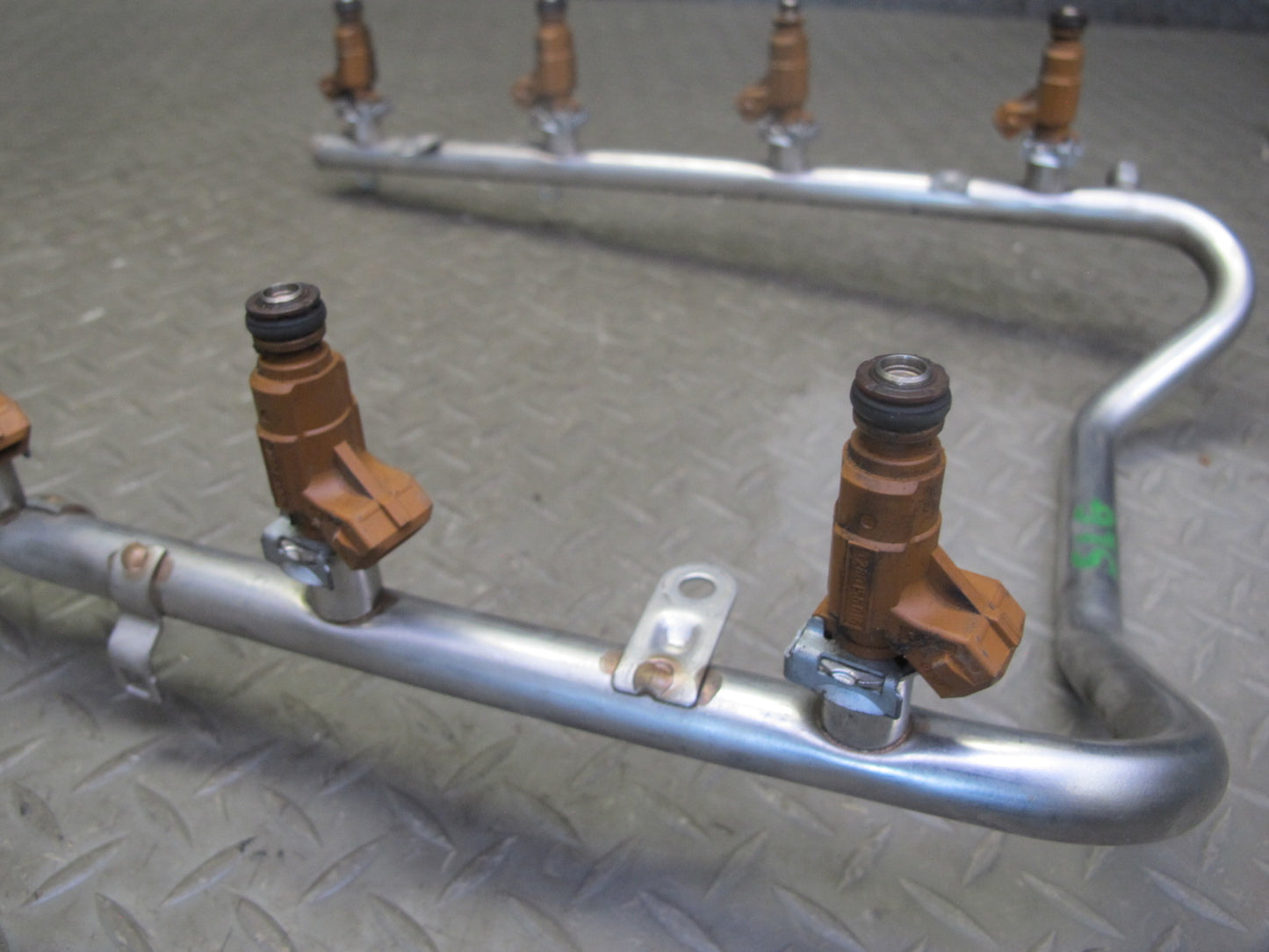 03-06 Mercedes R230 SL500 M113 Engine Fuel Rail w Injector Set 1130700595 OEM