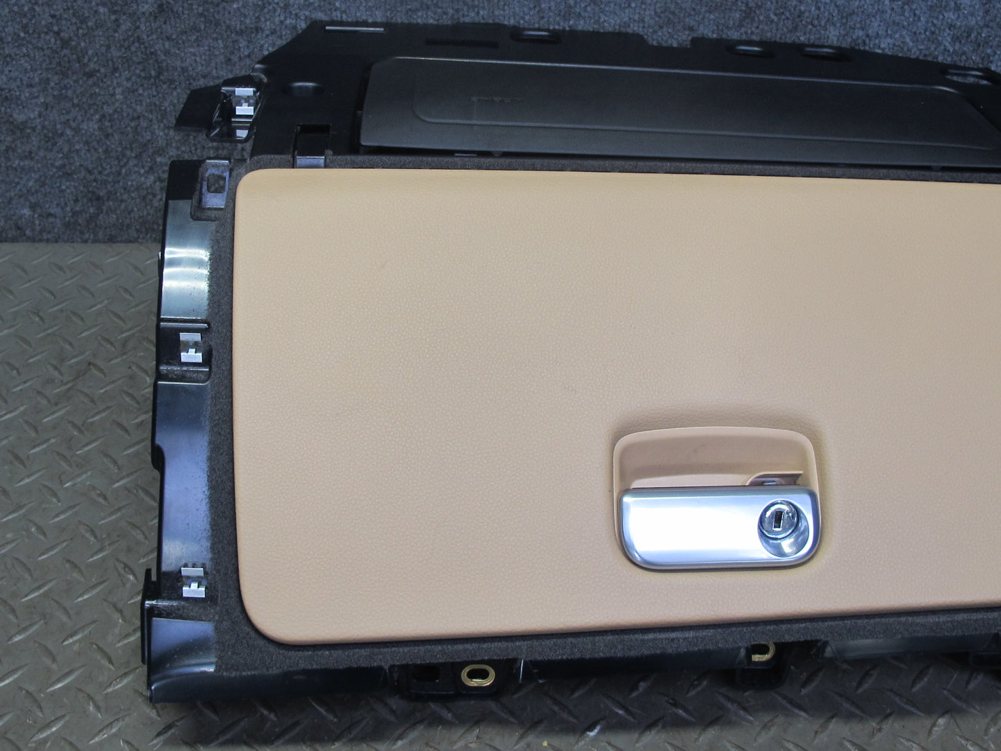 2015-2018 Porsche Macan Dash Front Right Glove Box Compartment Storage