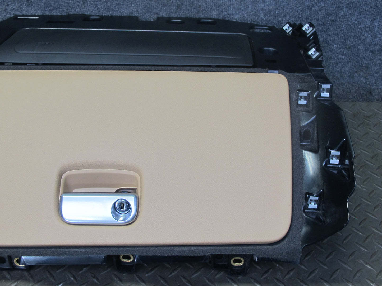 2015-2018 Porsche Macan Dash Front Right Glove Box Compartment Storage