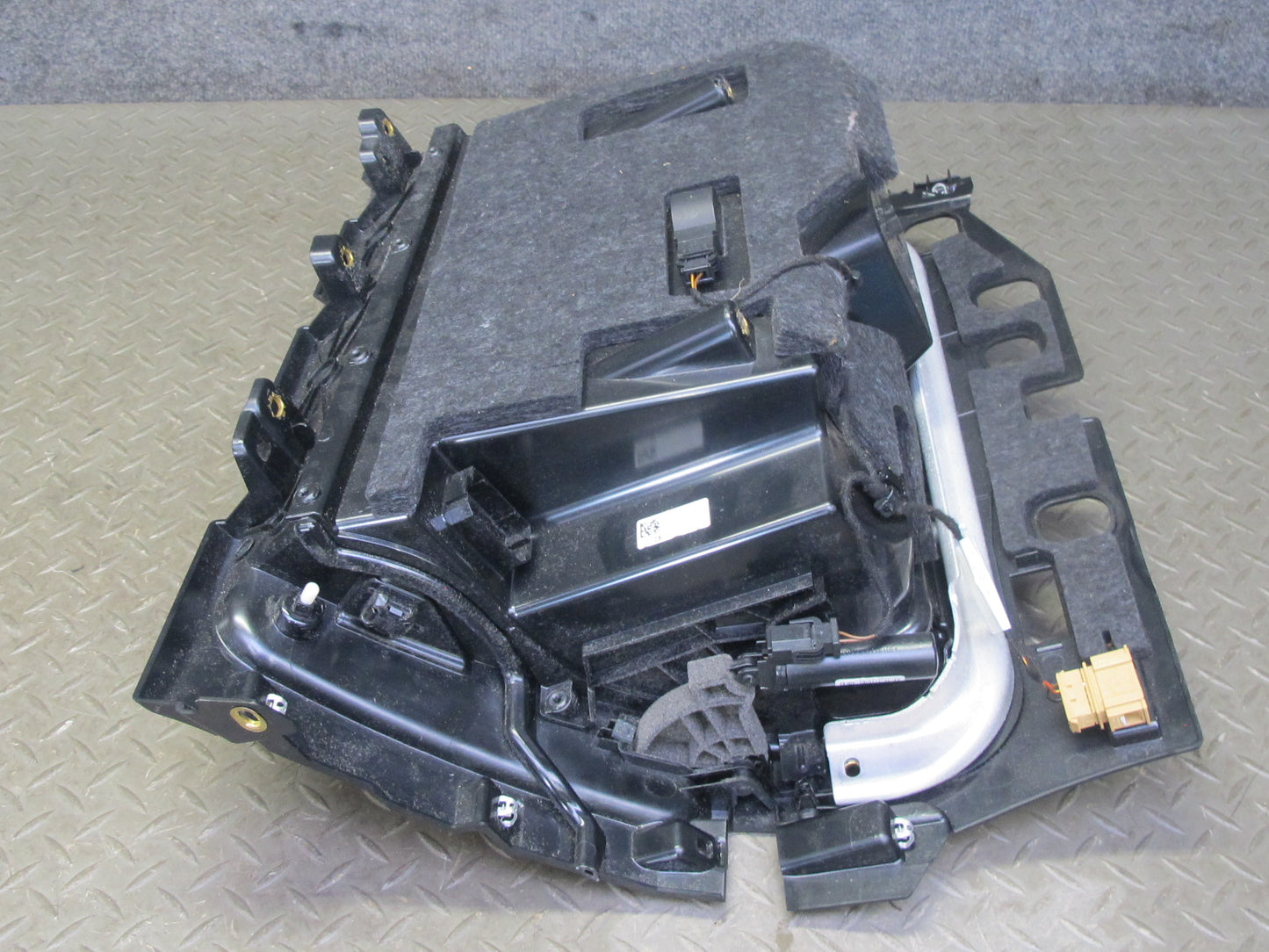 2015-2018 Porsche Macan Dash Front Right Glove Box Compartment Storage