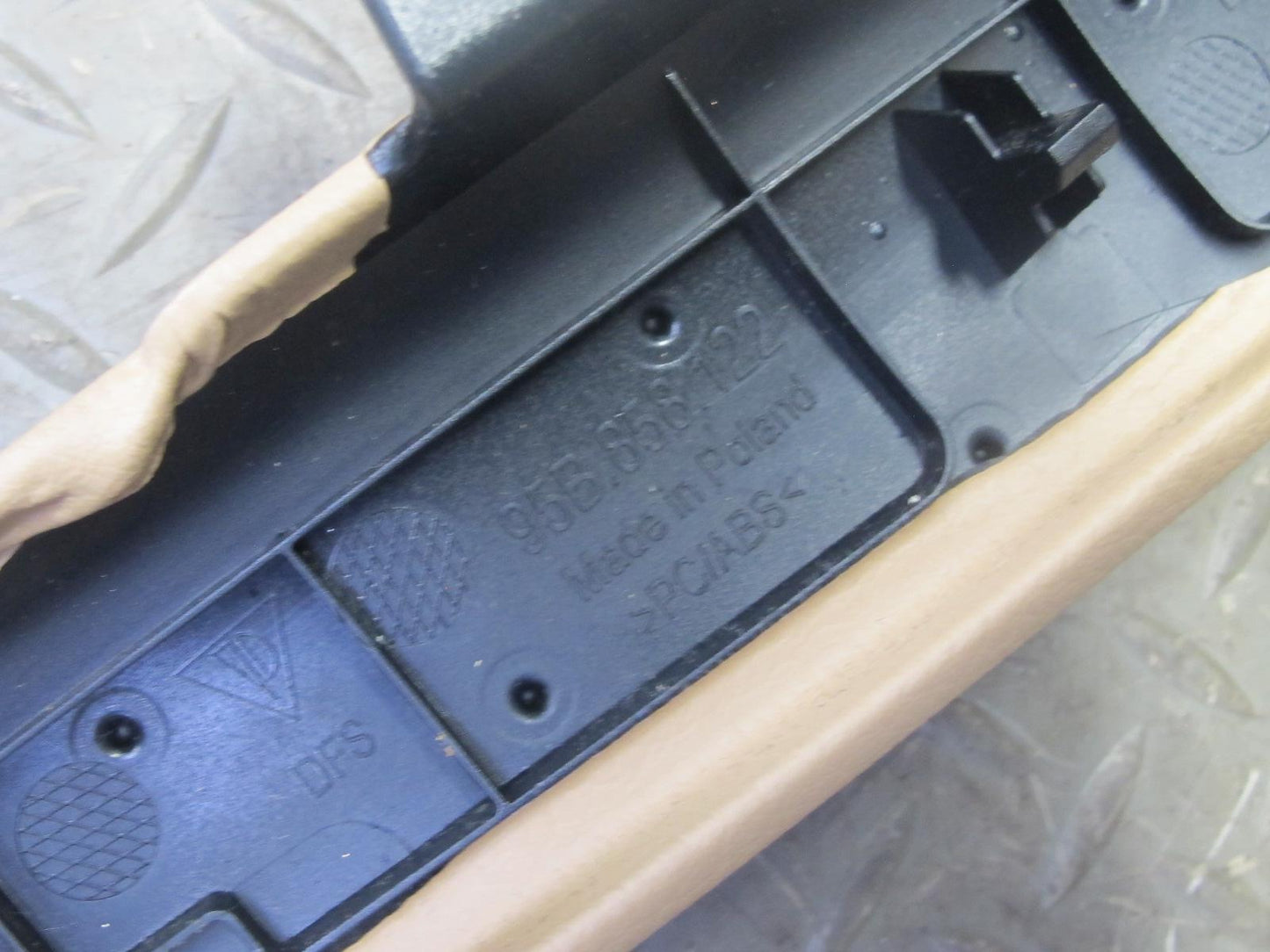 2015-2018 Porsche Macan Dash Front Right Glove Box Trim Cover Panel 95B858122