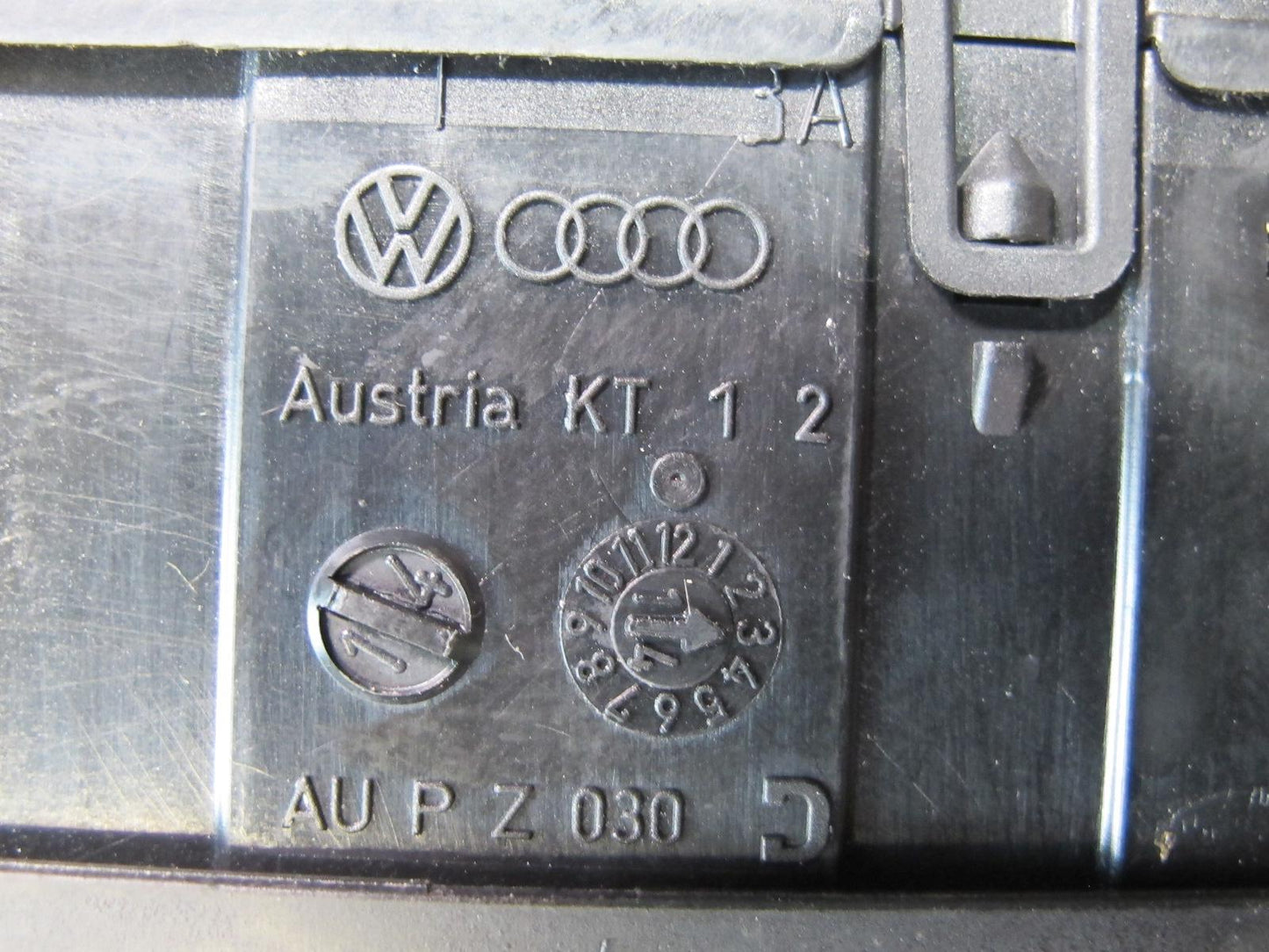 2015-2018 Porsche Macan Power Distribution Fuse Relay Box
