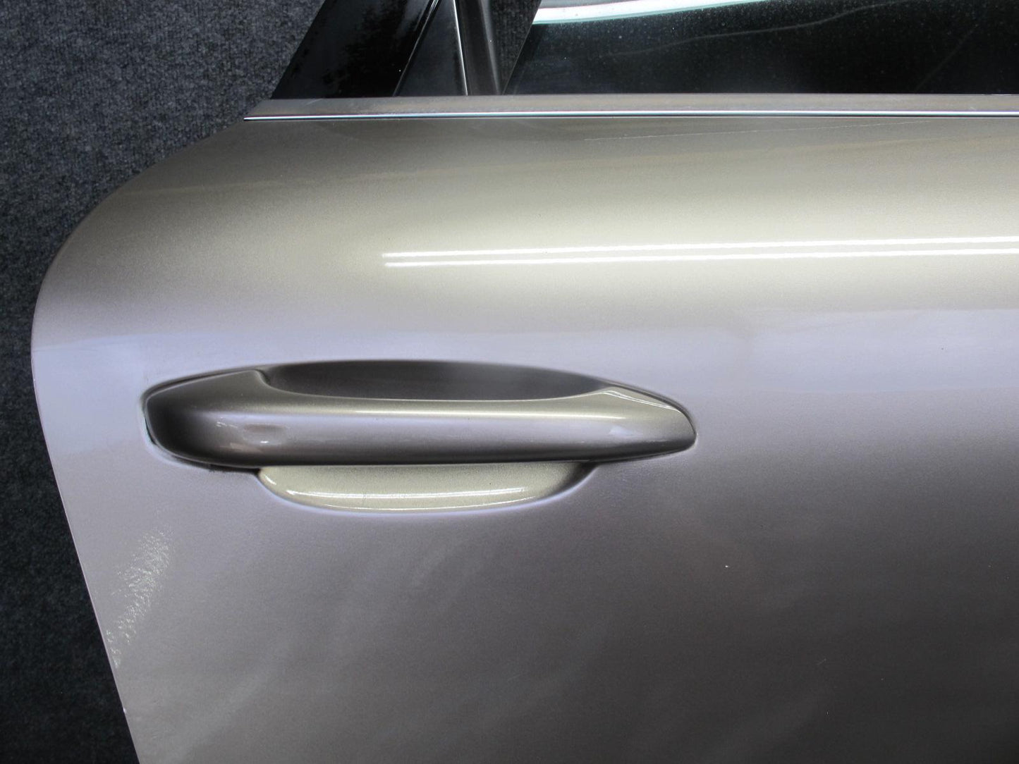 15-18 Porsche Macan Rear Right Door Shell Panel w Keyless Handle Window Motor