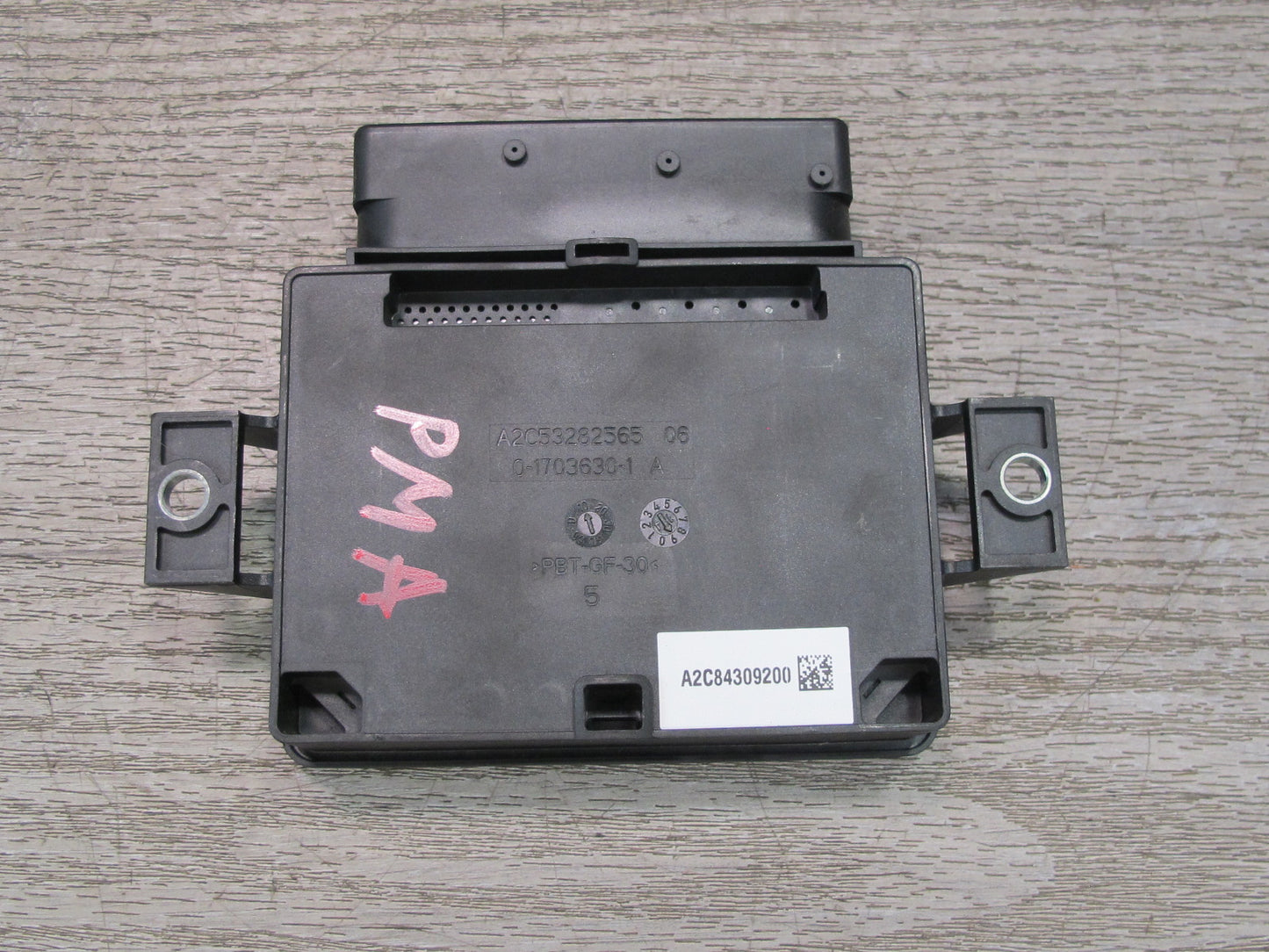 2015-2018 Porsche Macan Parking Brake Control Module 95B907801B