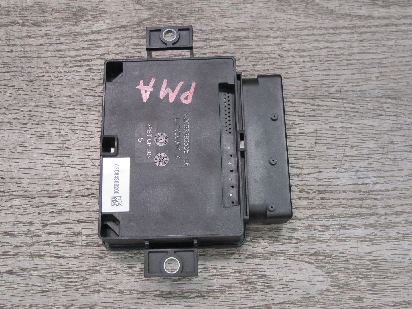 2015-2018 Porsche Macan Parking Brake Control Module 95B907801B