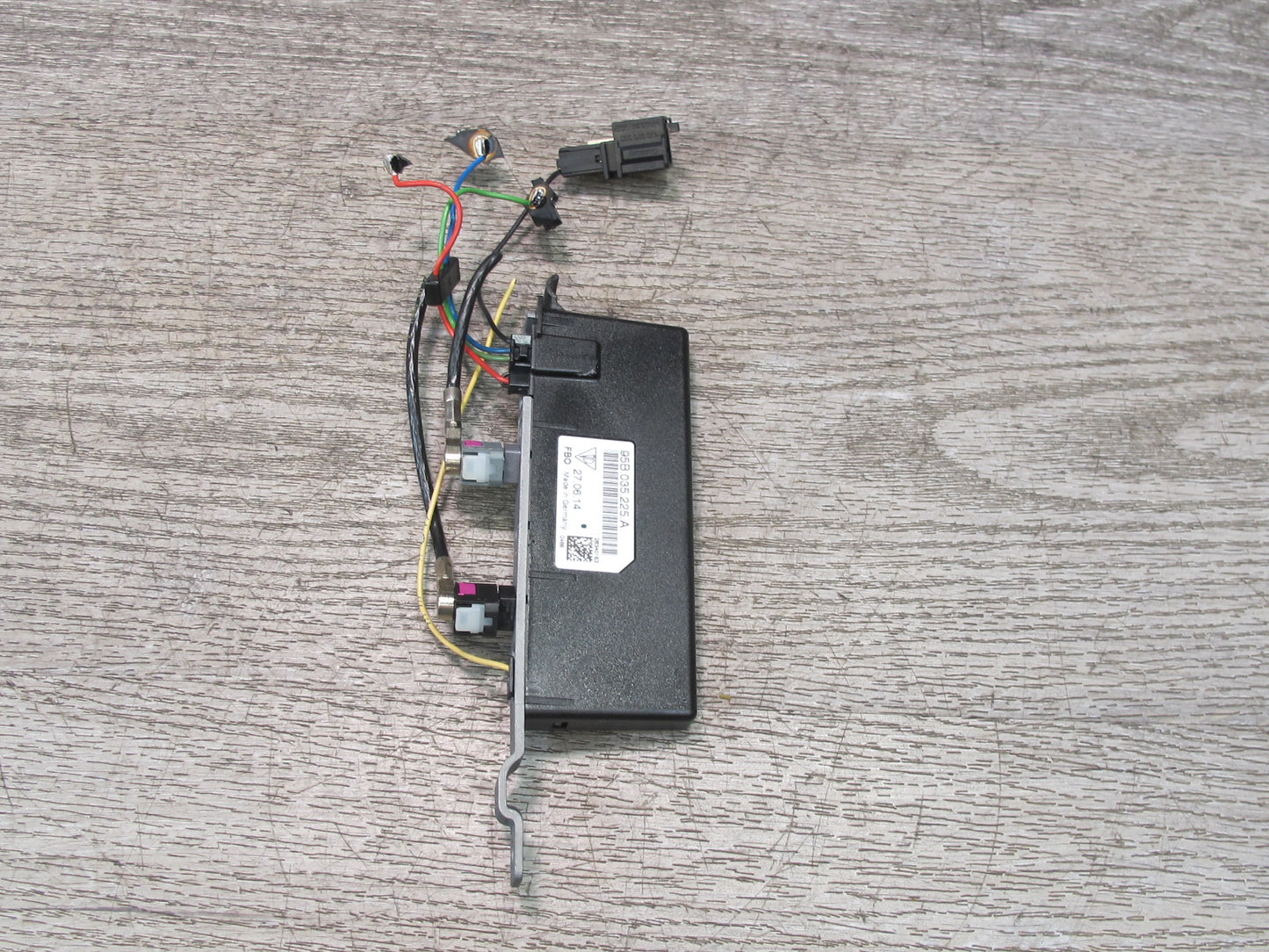 2015-2018 Porsche Macan Antenna Booster Amplifier Module 95B035225A