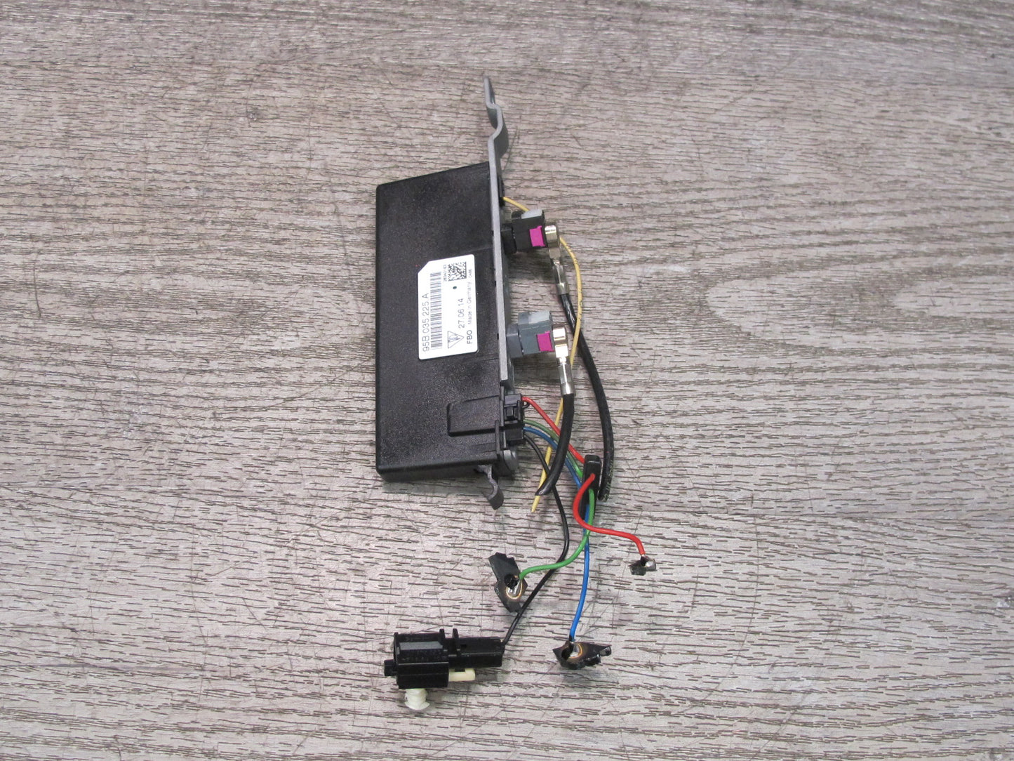 2015-2018 Porsche Macan Antenna Booster Amplifier Module 95B035225A