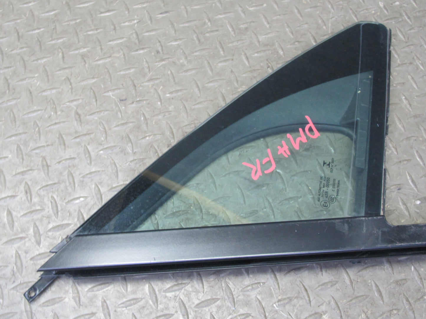 2015-2018 Porsche Macan Front Right Door Fixed Glass Window