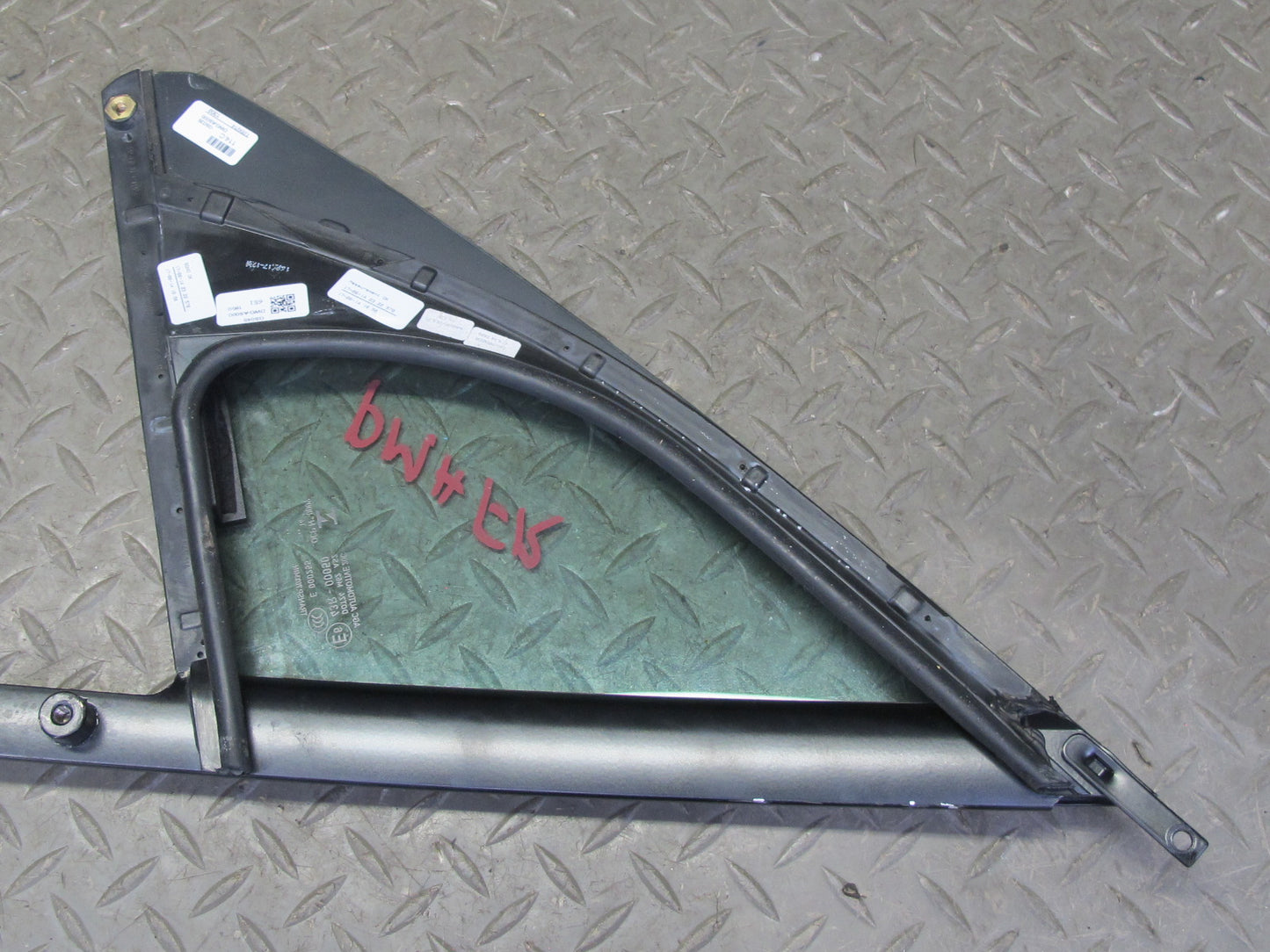 2015-2018 Porsche Macan Front Right Door Fixed Glass Window