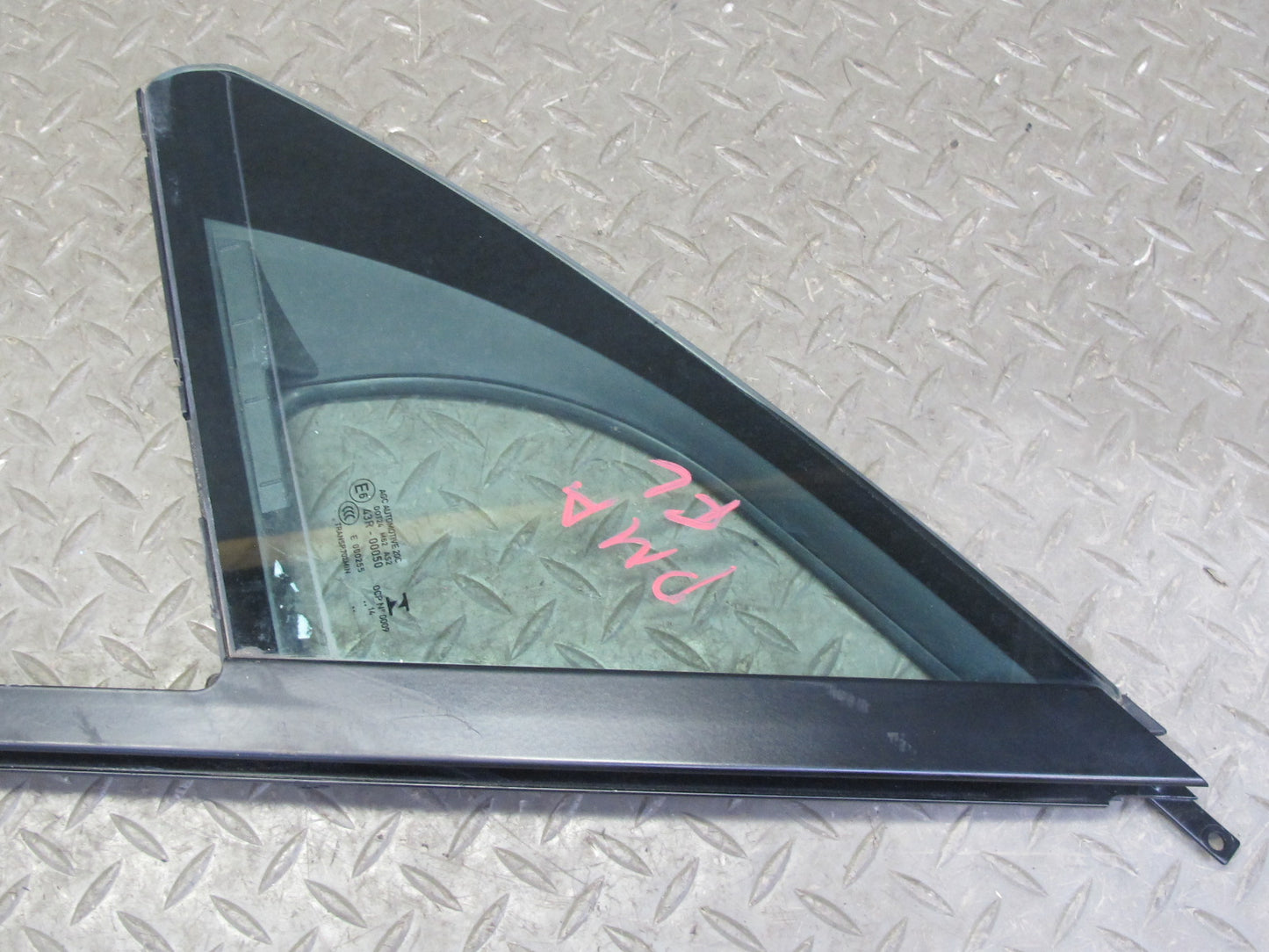 2015-2018 Porsche Macan Front Left Door Fixed Glass Window