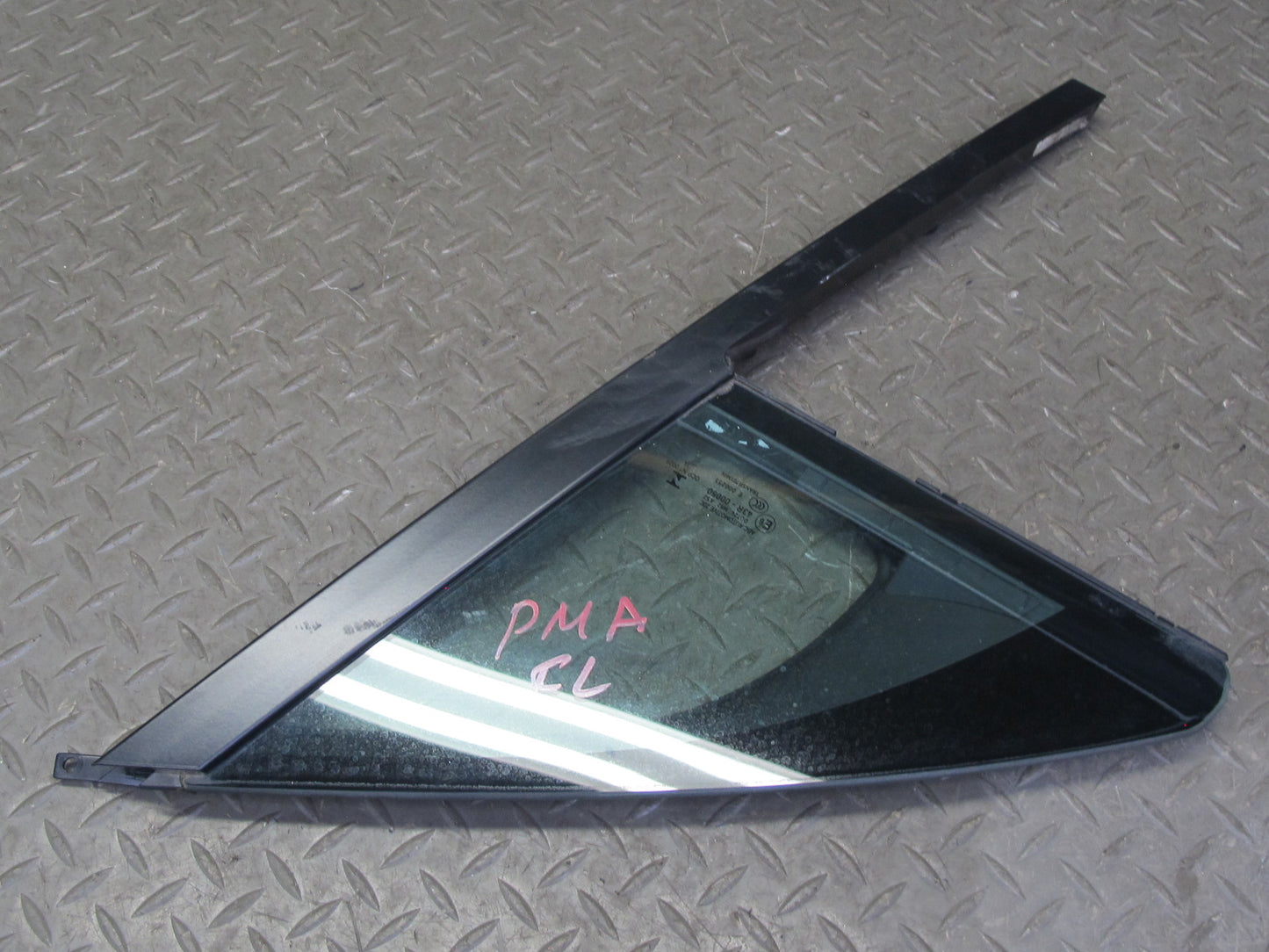2015-2018 Porsche Macan Front Left Door Fixed Glass Window