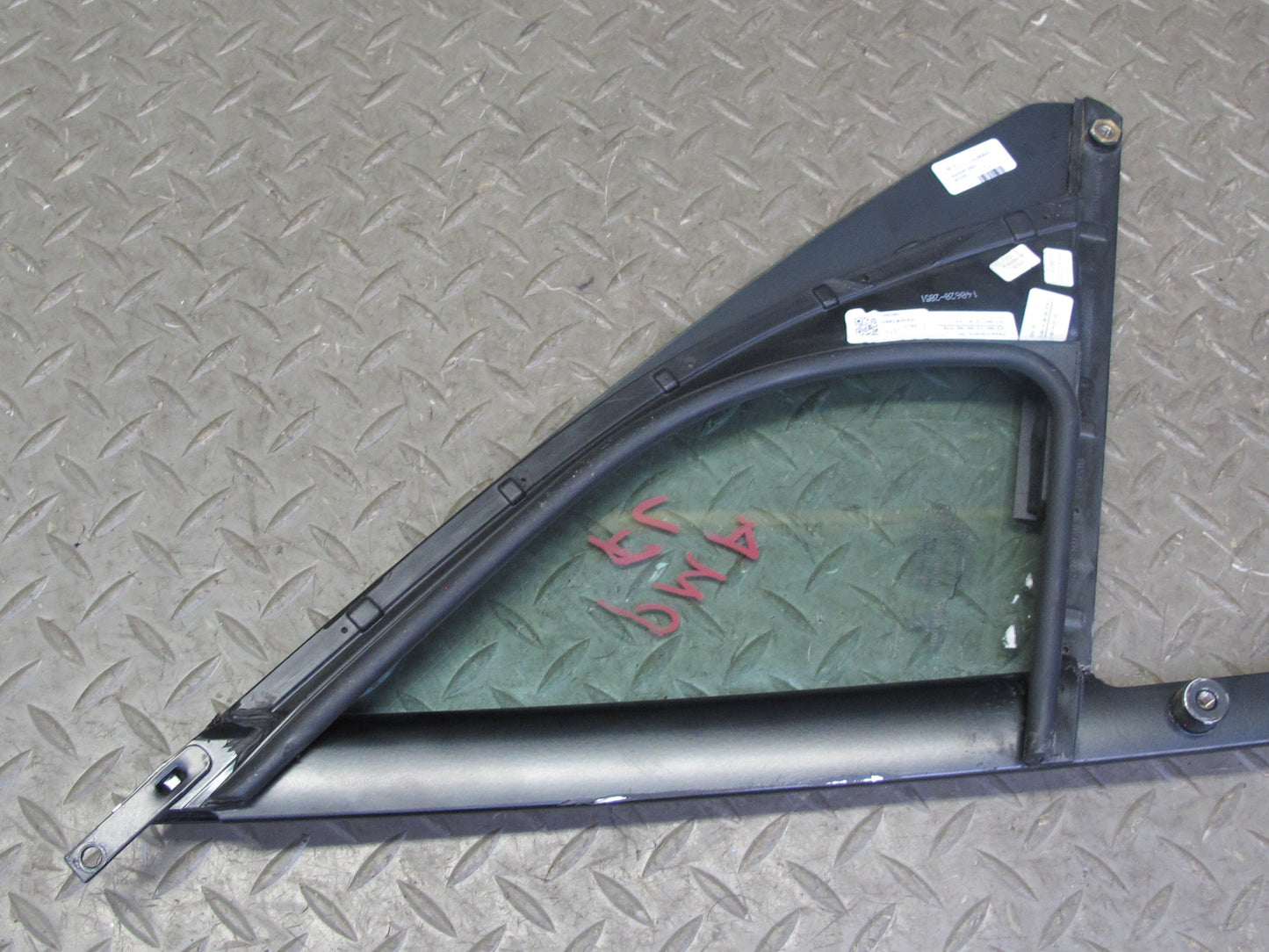 2015-2018 Porsche Macan Front Left Door Fixed Glass Window