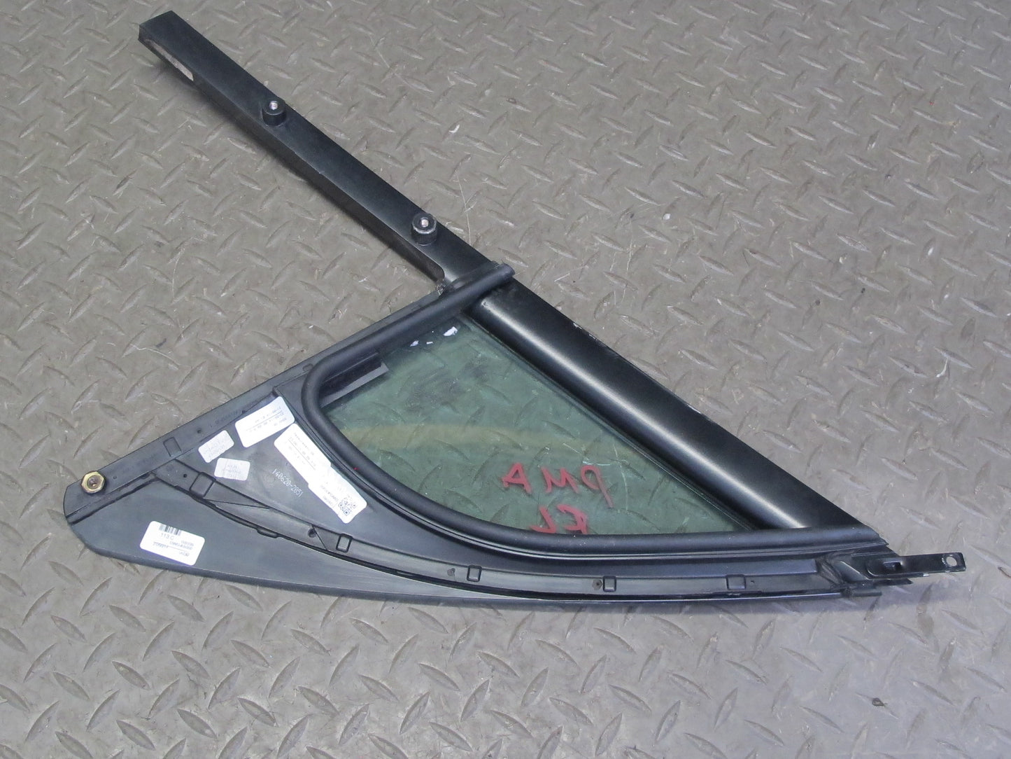 2015-2018 Porsche Macan Front Left Door Fixed Glass Window