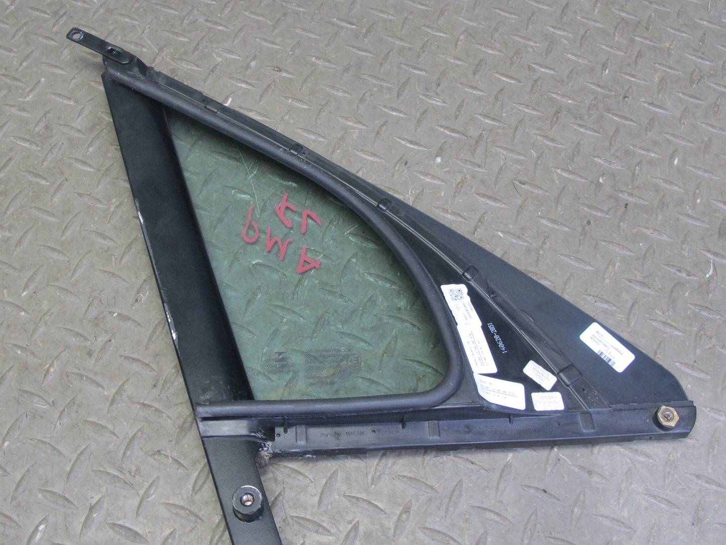 2015-2018 Porsche Macan Front Left Door Fixed Glass Window
