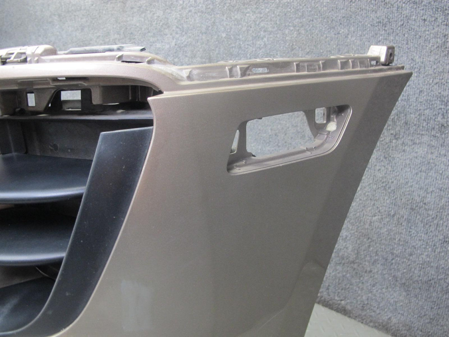 2015-2018 Porsche Macan Front Bumper Cover w PDC Sensors Palladium