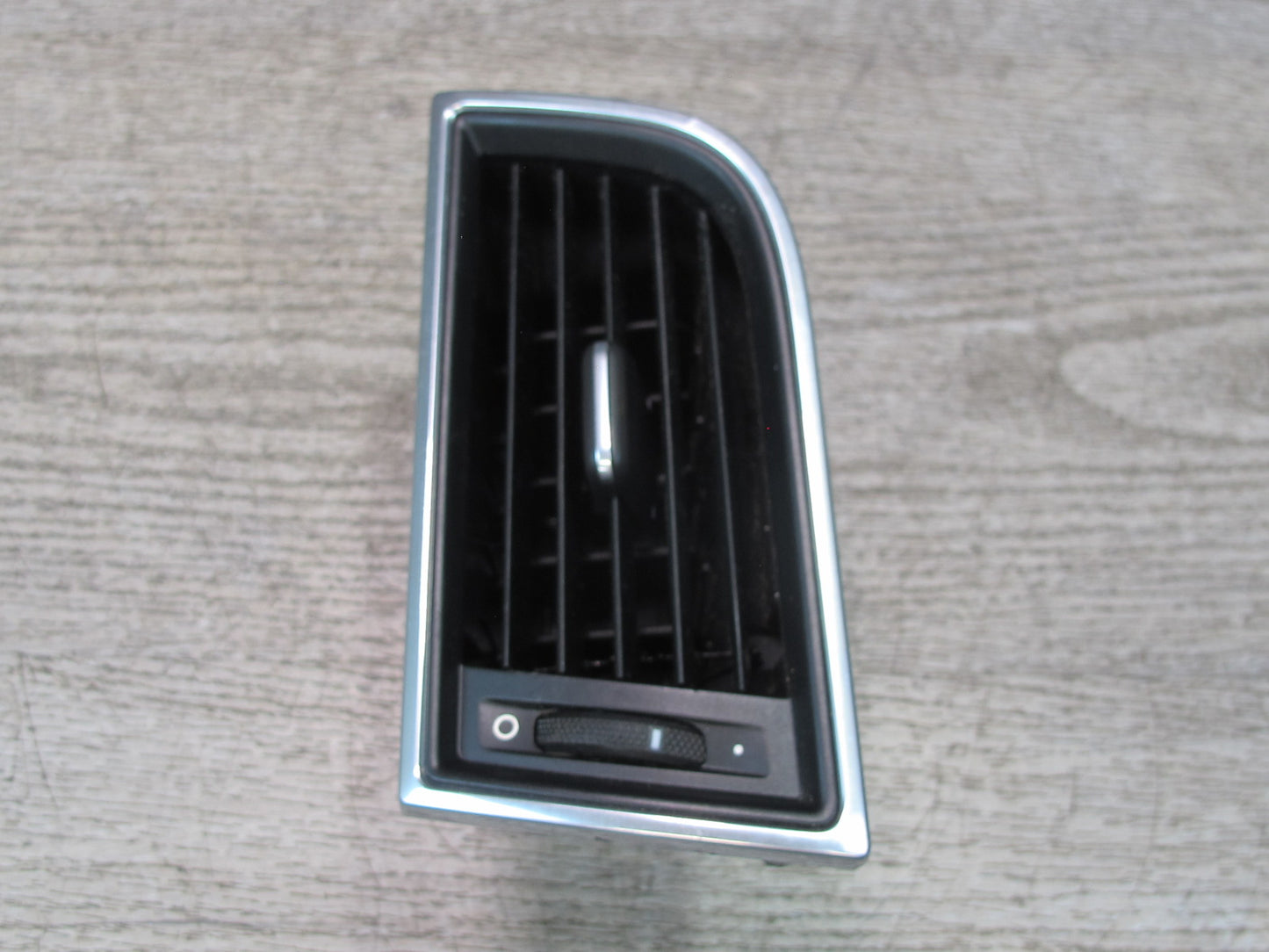 2015 Porsche Macan Dash Front Right A/C Air Vent Grille