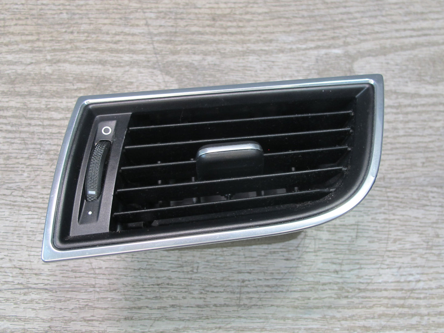 2015 Porsche Macan Dash Front Right A/C Air Vent Grille
