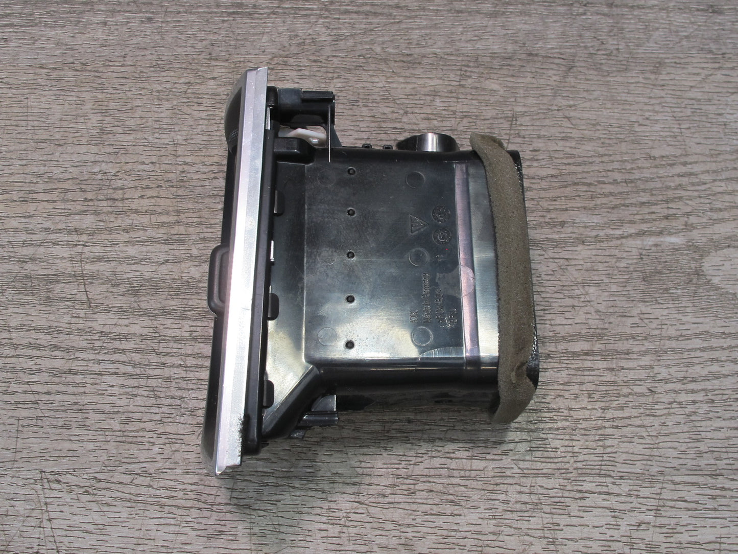 2015 Porsche Macan Dash Front Right A/C Air Vent Grille