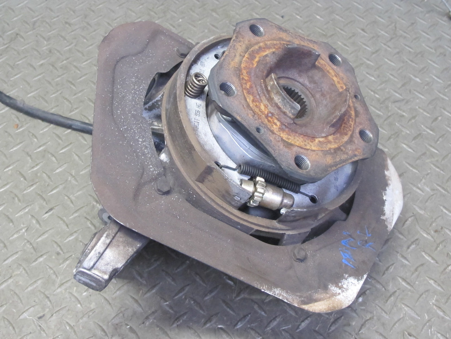 1999-2004 Porsche 911 996 Boxster RWD Rear Left Spindle Knuckle Wheel Hub