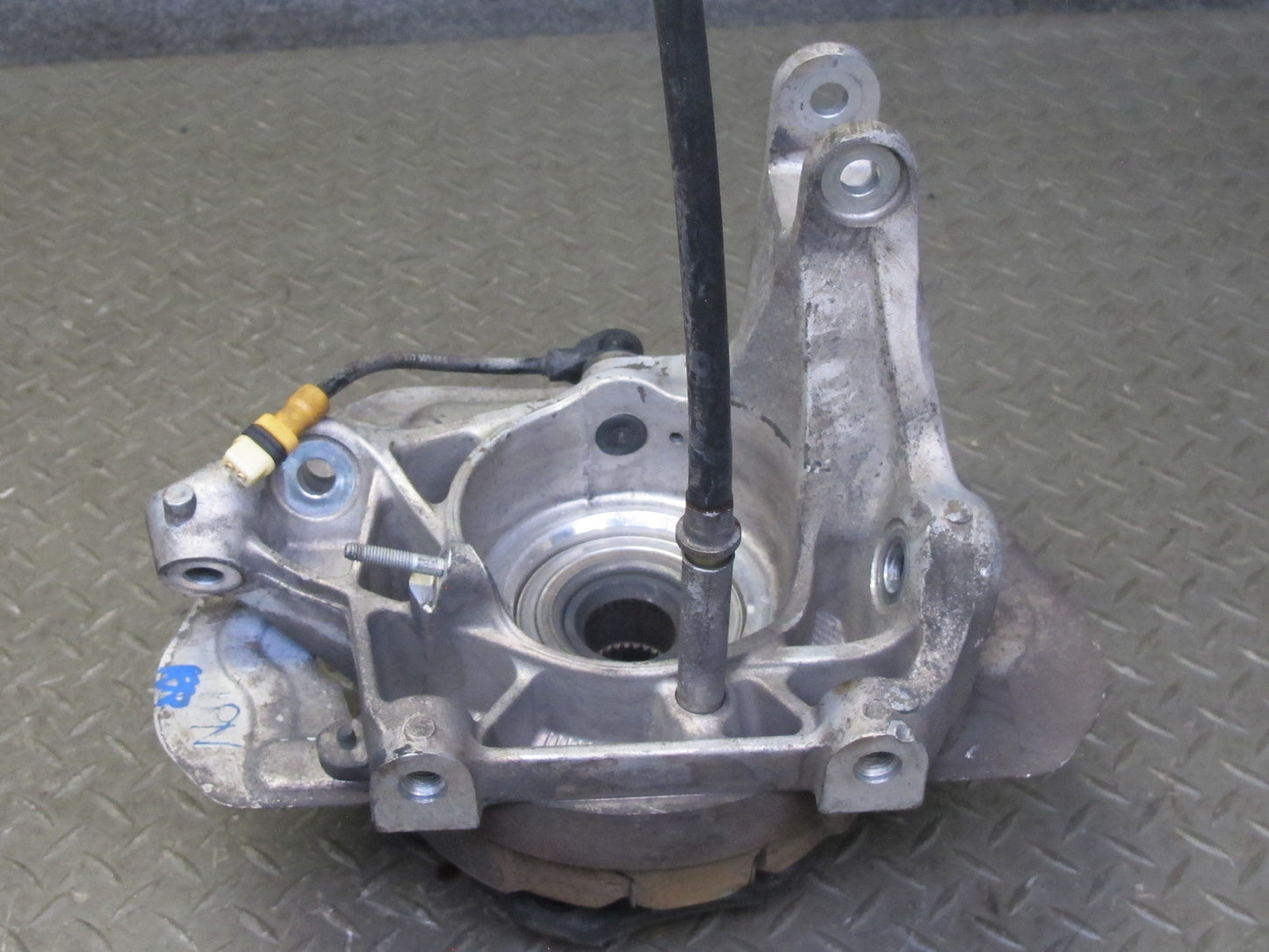 1999-2004 Porsche 911 996 Boxster RWD Rear Right Spindle Knuckle Wheel Hub