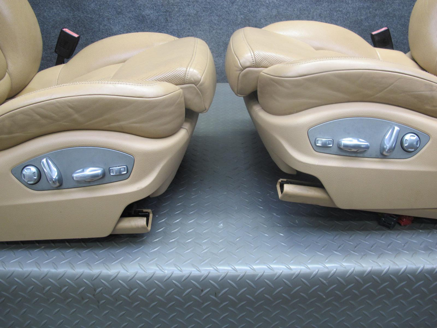 15-18 Porsche Macan Front & Rear Heated Perforated Leather Seat Set Luxorbeige