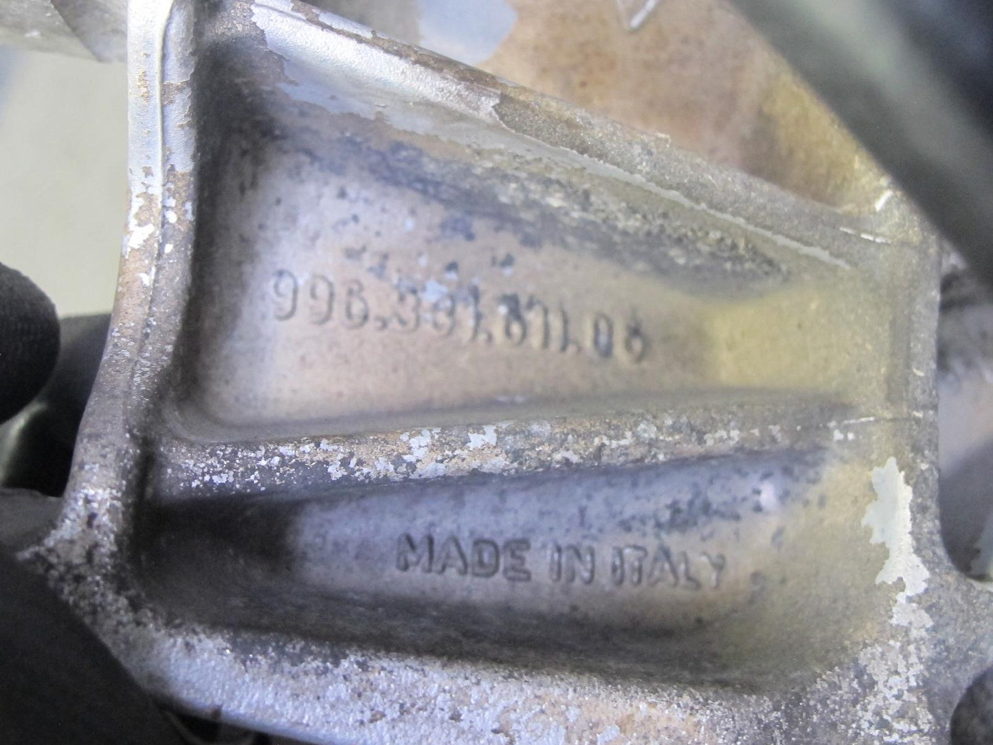1999-2004 Porsche 911 996 RWD Rear Left Spindle Knuckle Wheel Hub