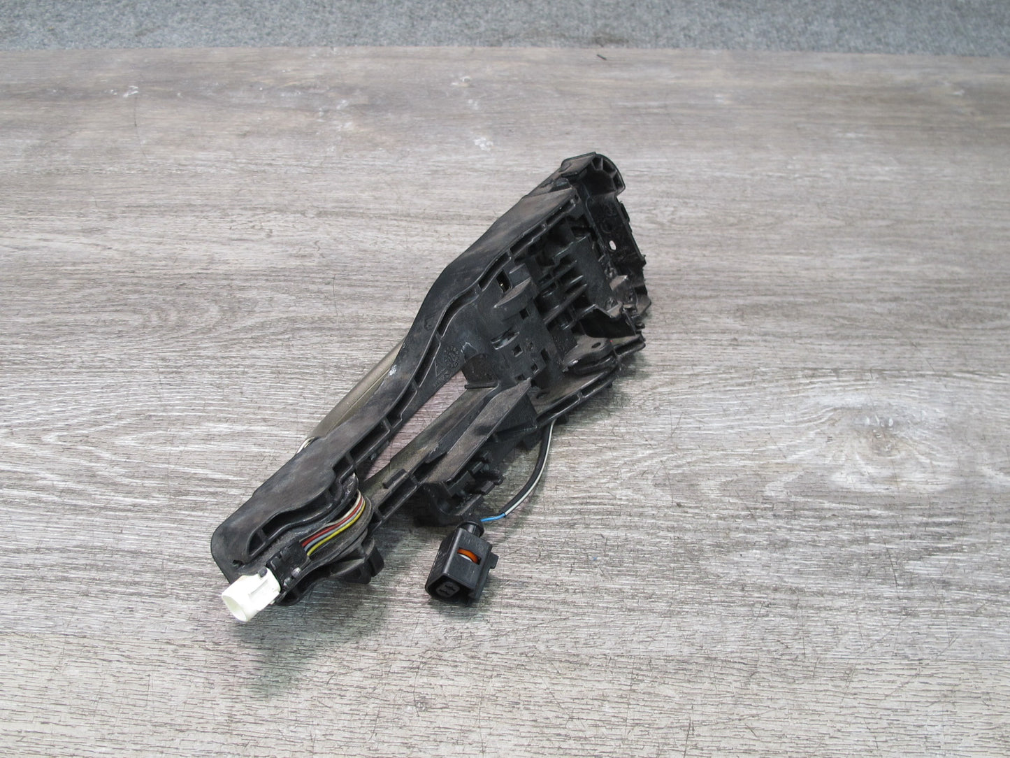 2015-2018 Porsche Macan Front Right Door Exterior Handle w Keyless Entry