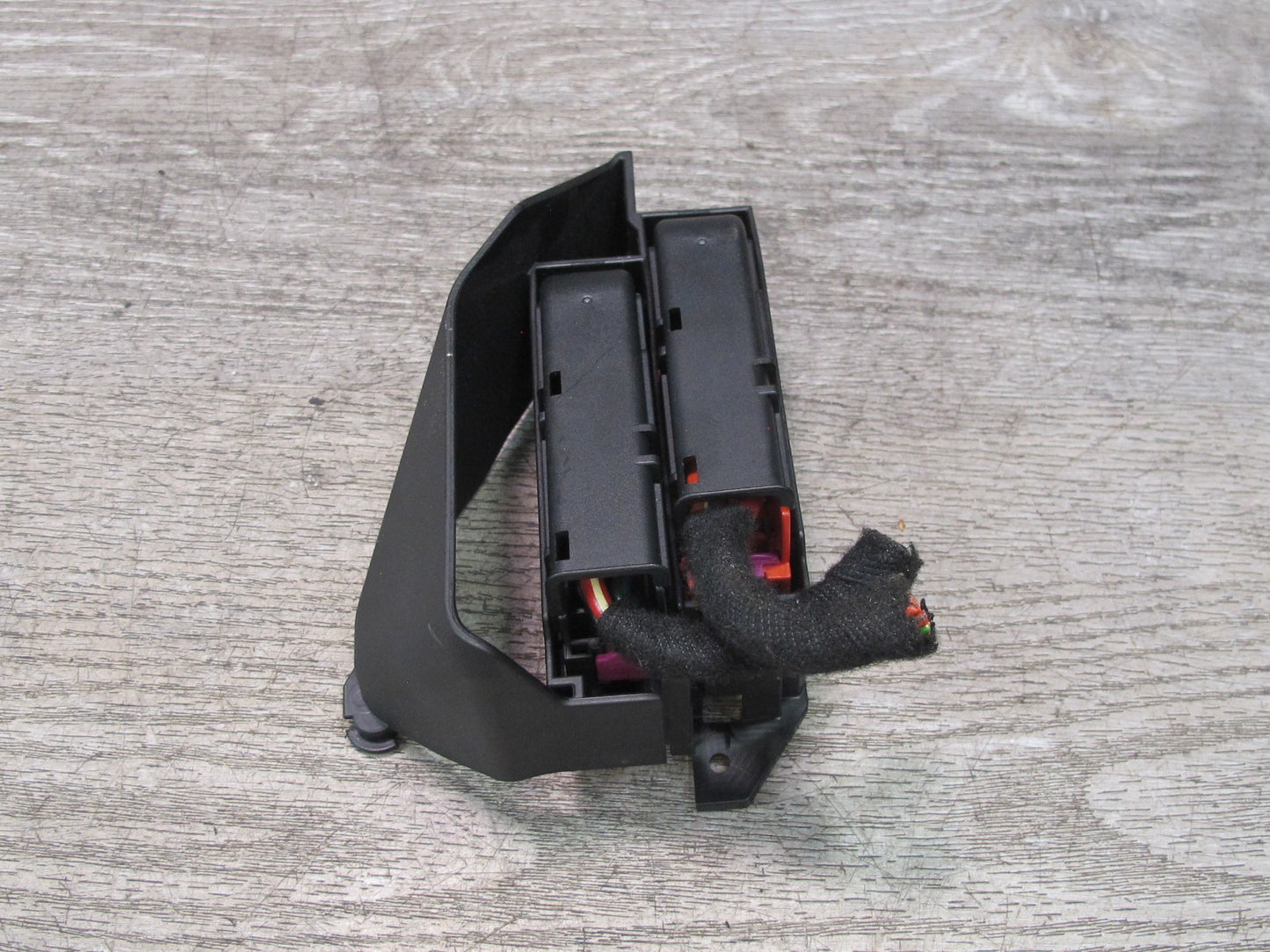 2015-2018 Porsche Macan Engine Power Distribution Fuse Box Holder