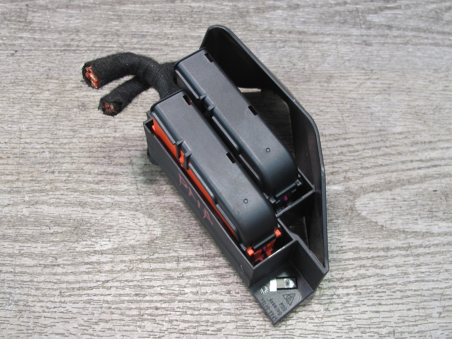 2015-2018 Porsche Macan Engine Power Distribution Fuse Box Holder