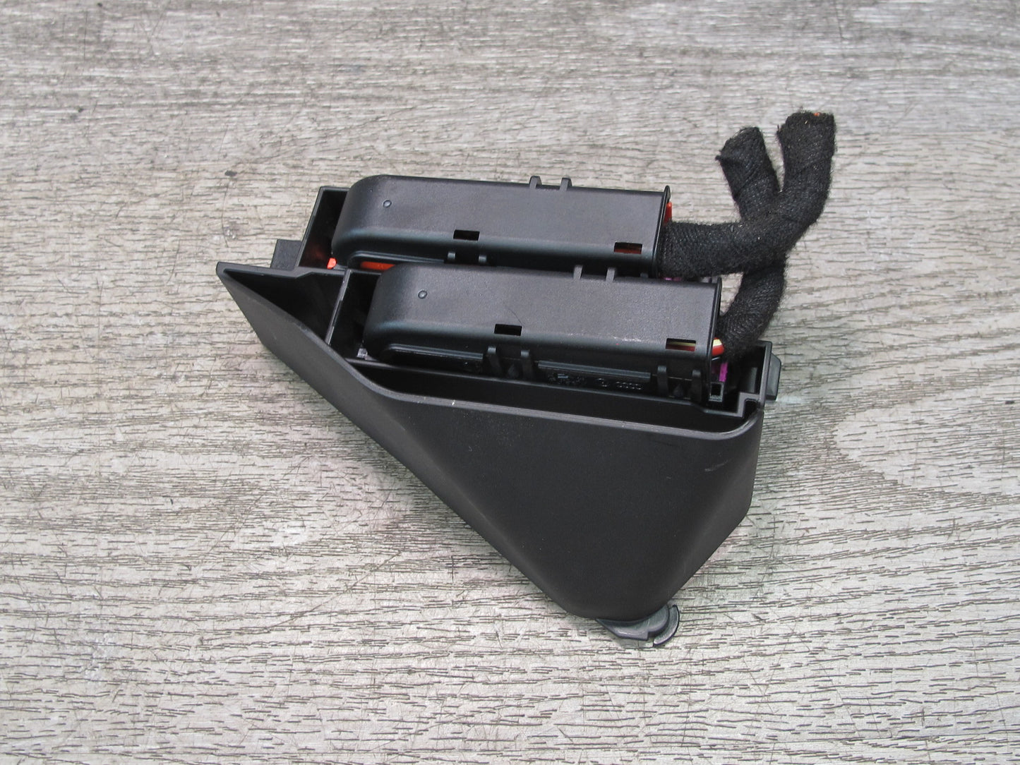 2015-2018 Porsche Macan Engine Power Distribution Fuse Box Holder