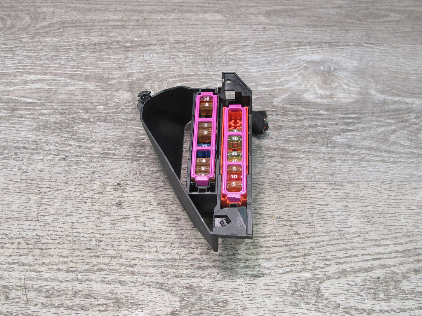 2015-2018 Porsche Macan Engine Power Distribution Fuse Box Holder