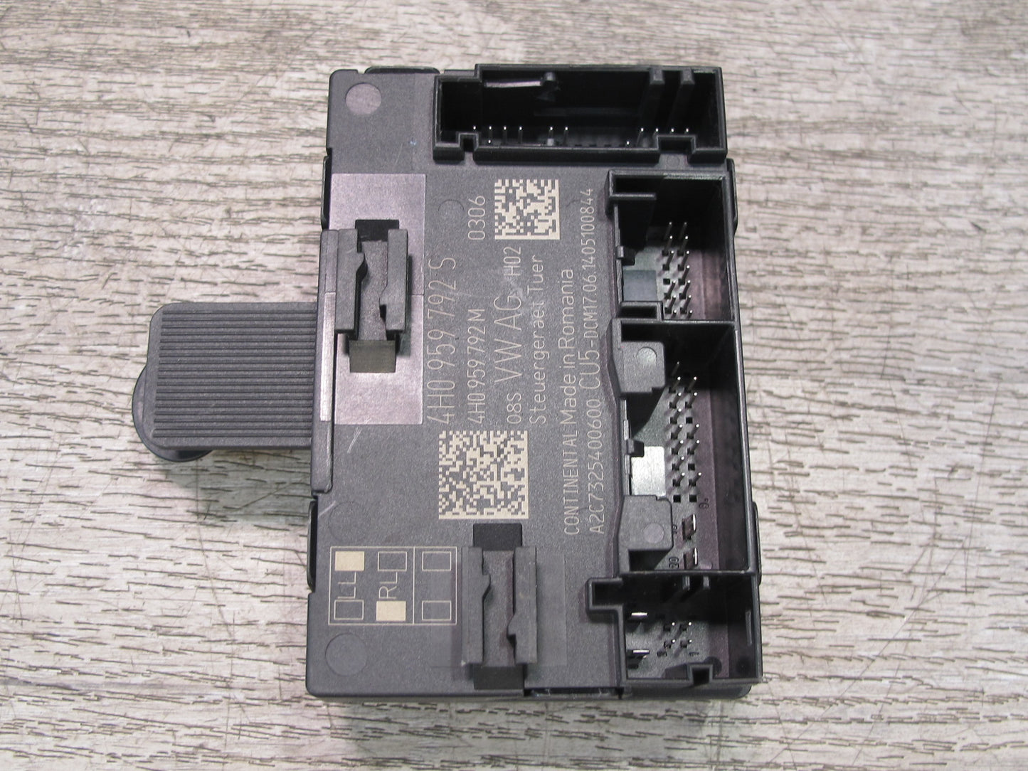 2015-2018 Porsche Macan Front Right Door Control Module 4H0959792S